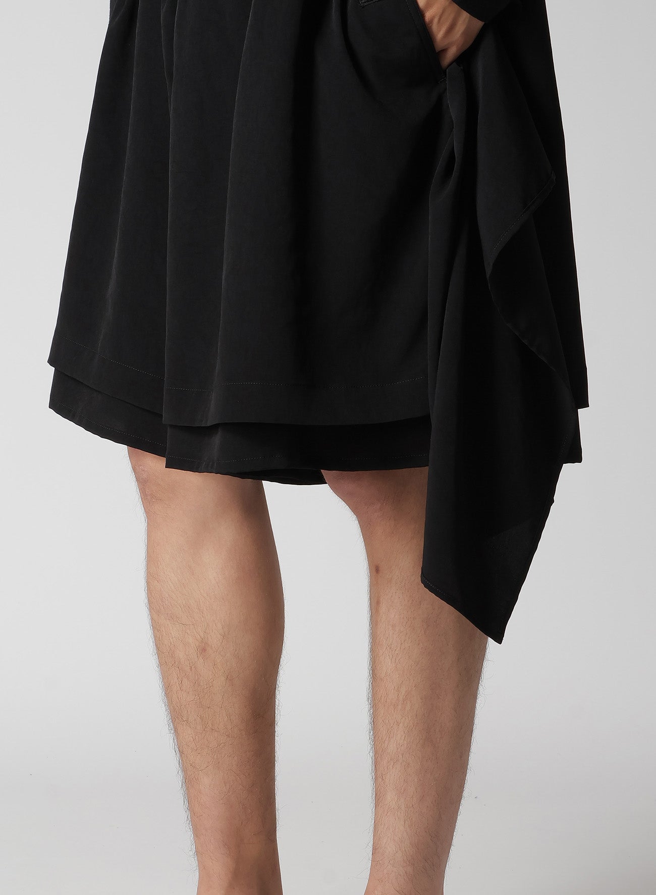 TA TUXEDO DRAPE PANEL ATTACHED SHORT PANTS