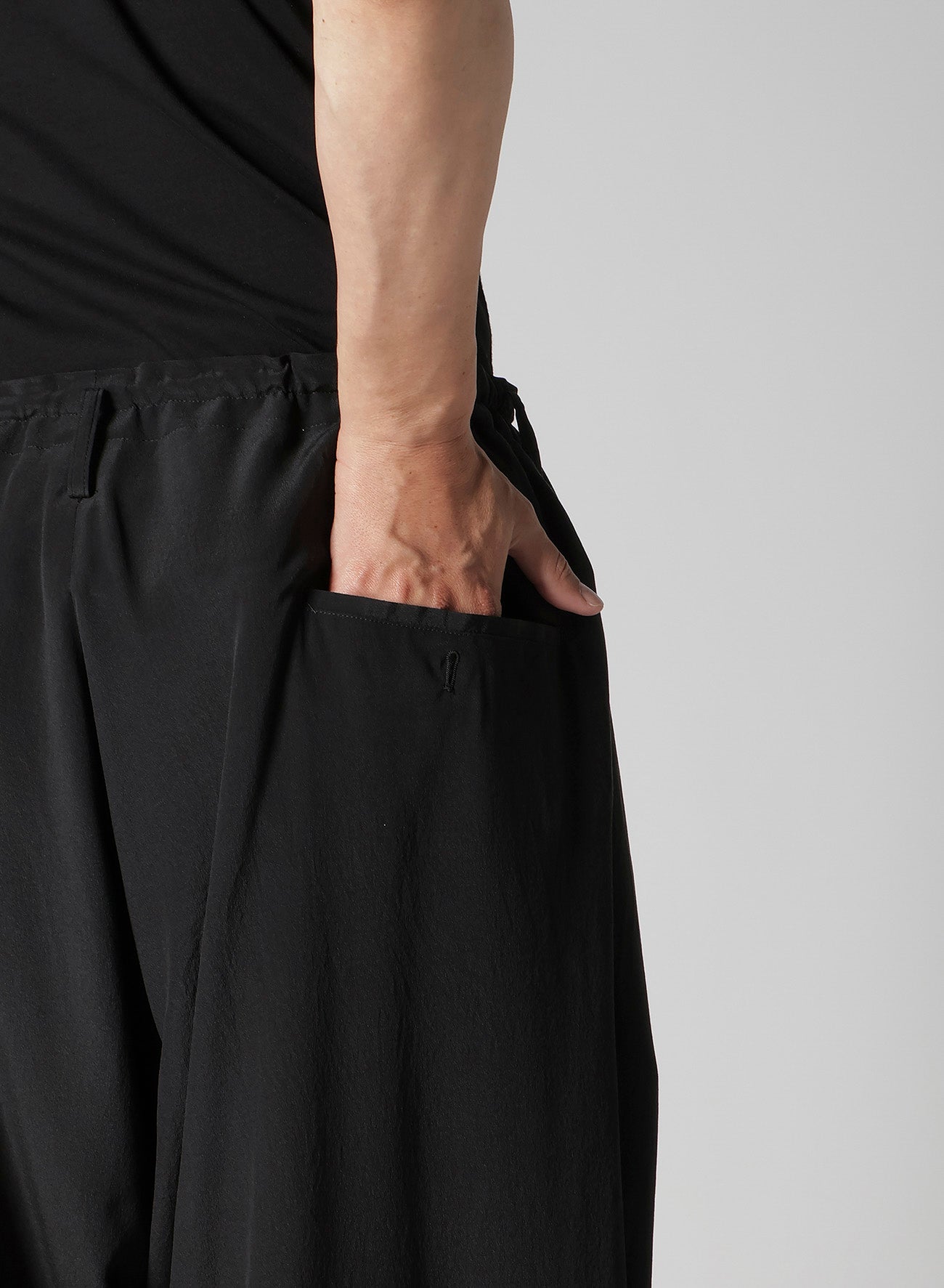 パンツ Yohji Yamamoto OUTER DRAPE PANTS CREPE DE CHINE SILK OUTER DRAPE PANTS – THE SHOP YOHJI YAMAMOTO