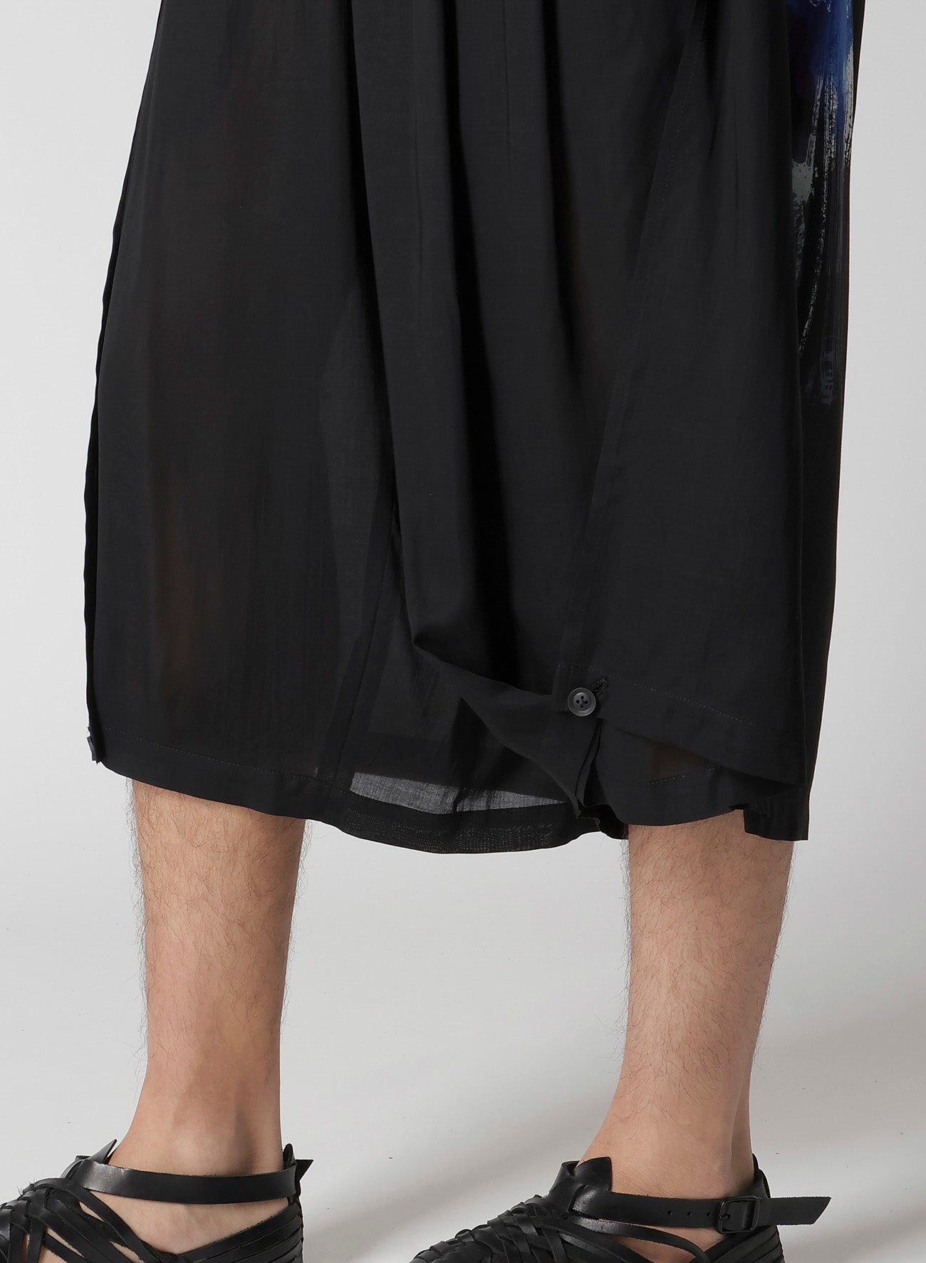 SEA PRINTED BACK SIDE CUT OFF PANTS