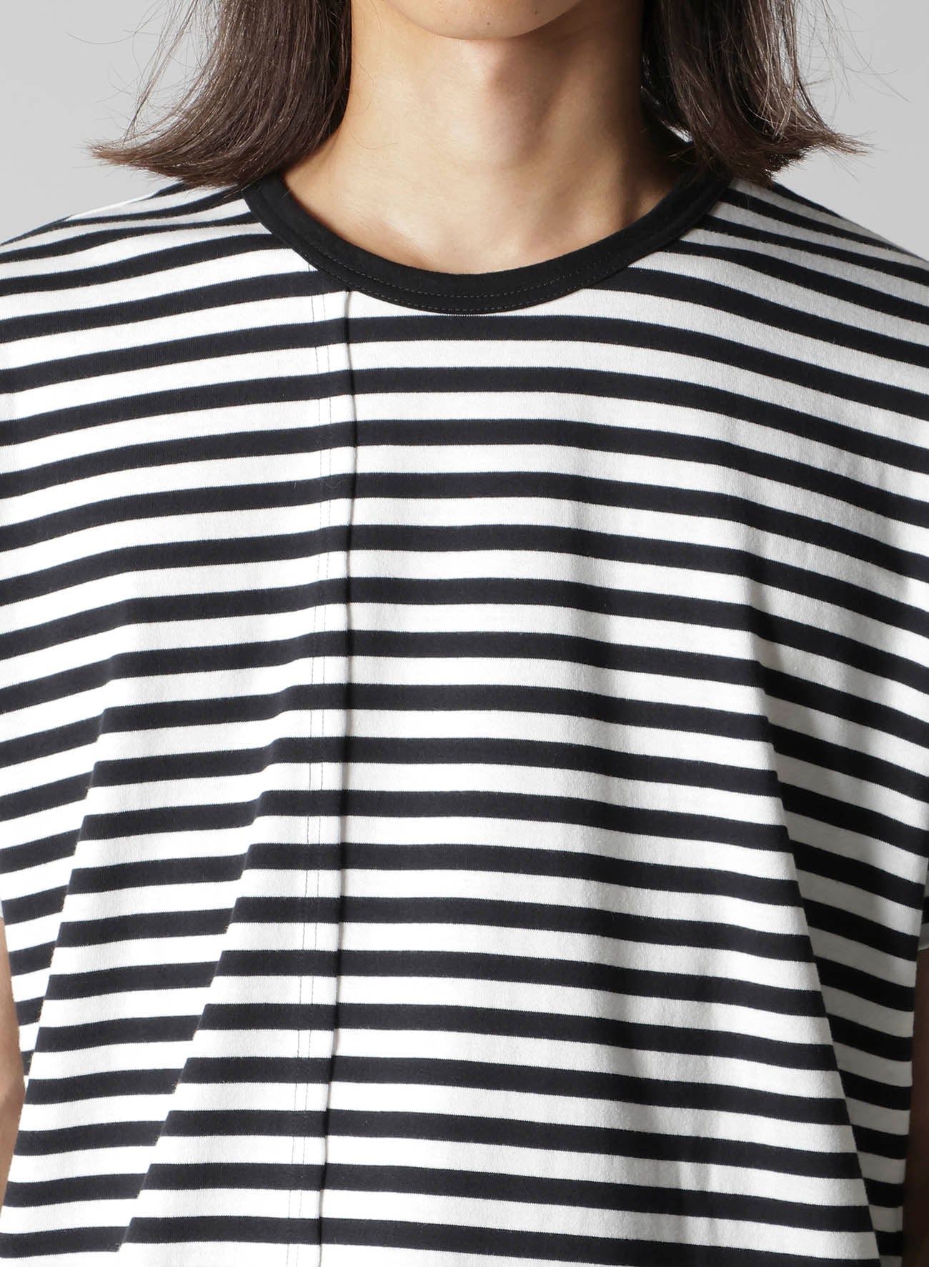 40/4 BORDER PLAIN STITCH PANELED SHORT SLV T
