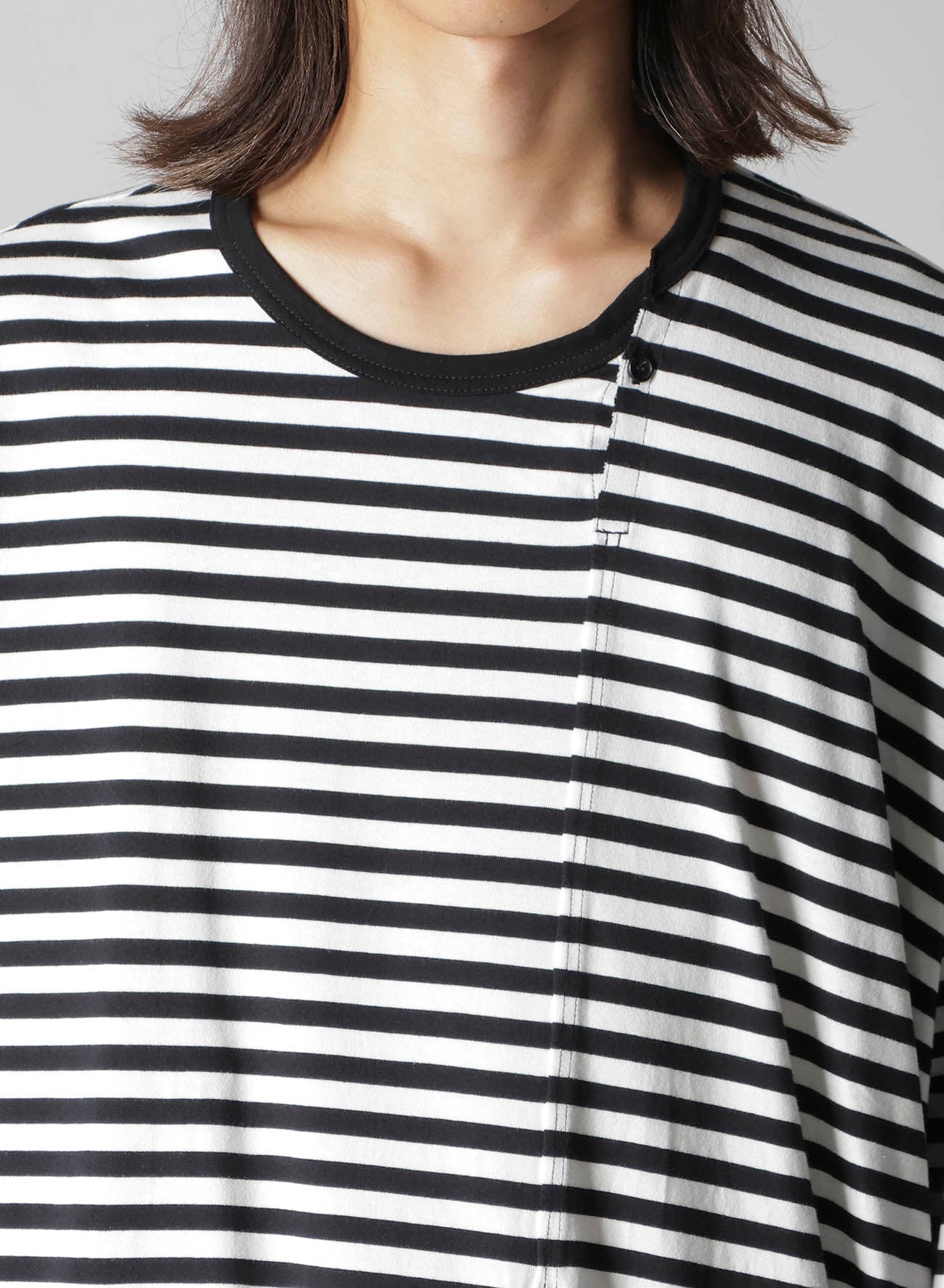 40/4 BORDER PLAIN STITCH PANELED LONG SLV T