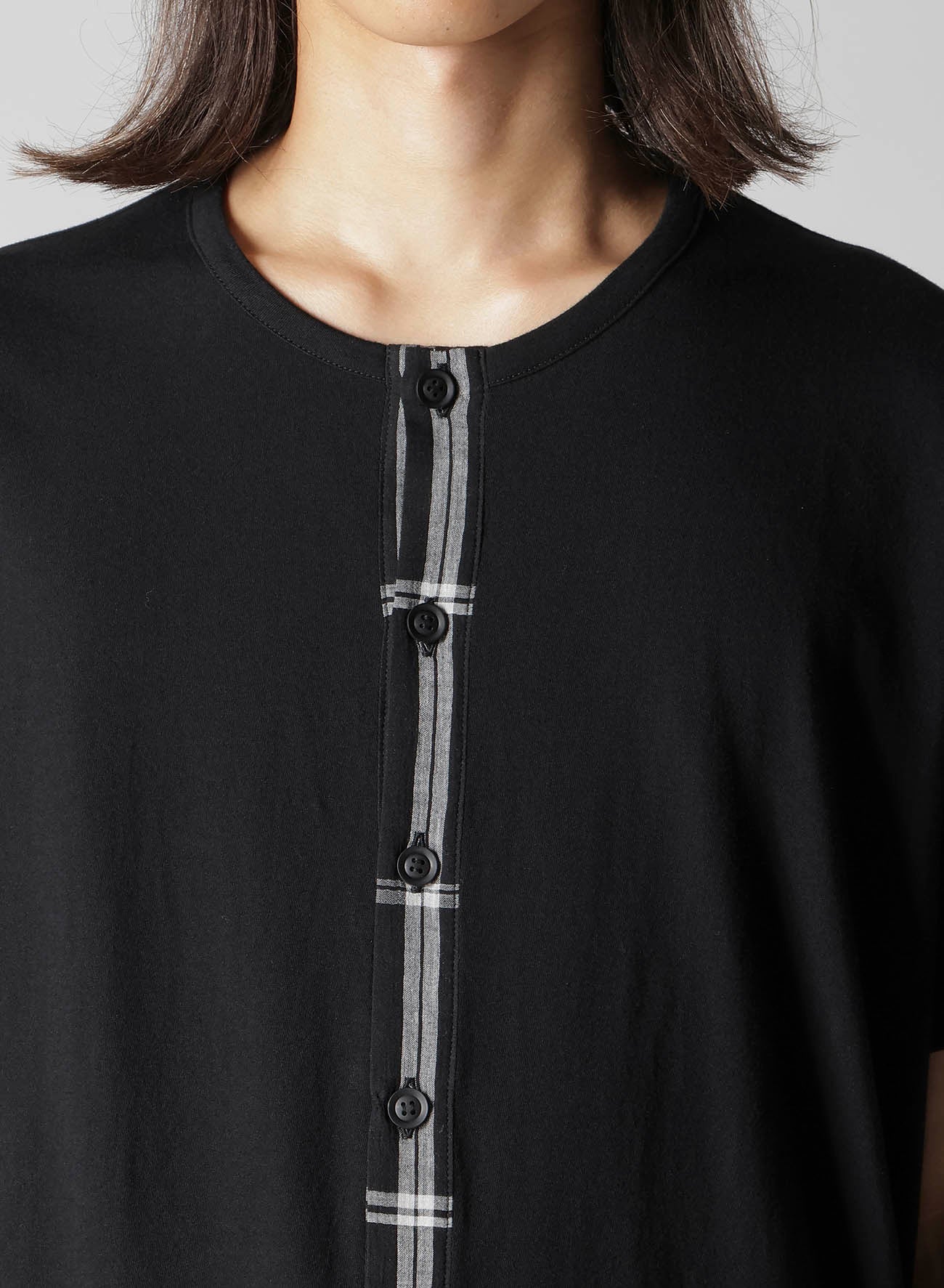 32/- COMBED PLAIN STITCH FRONT BUTTON SHORT SLV T