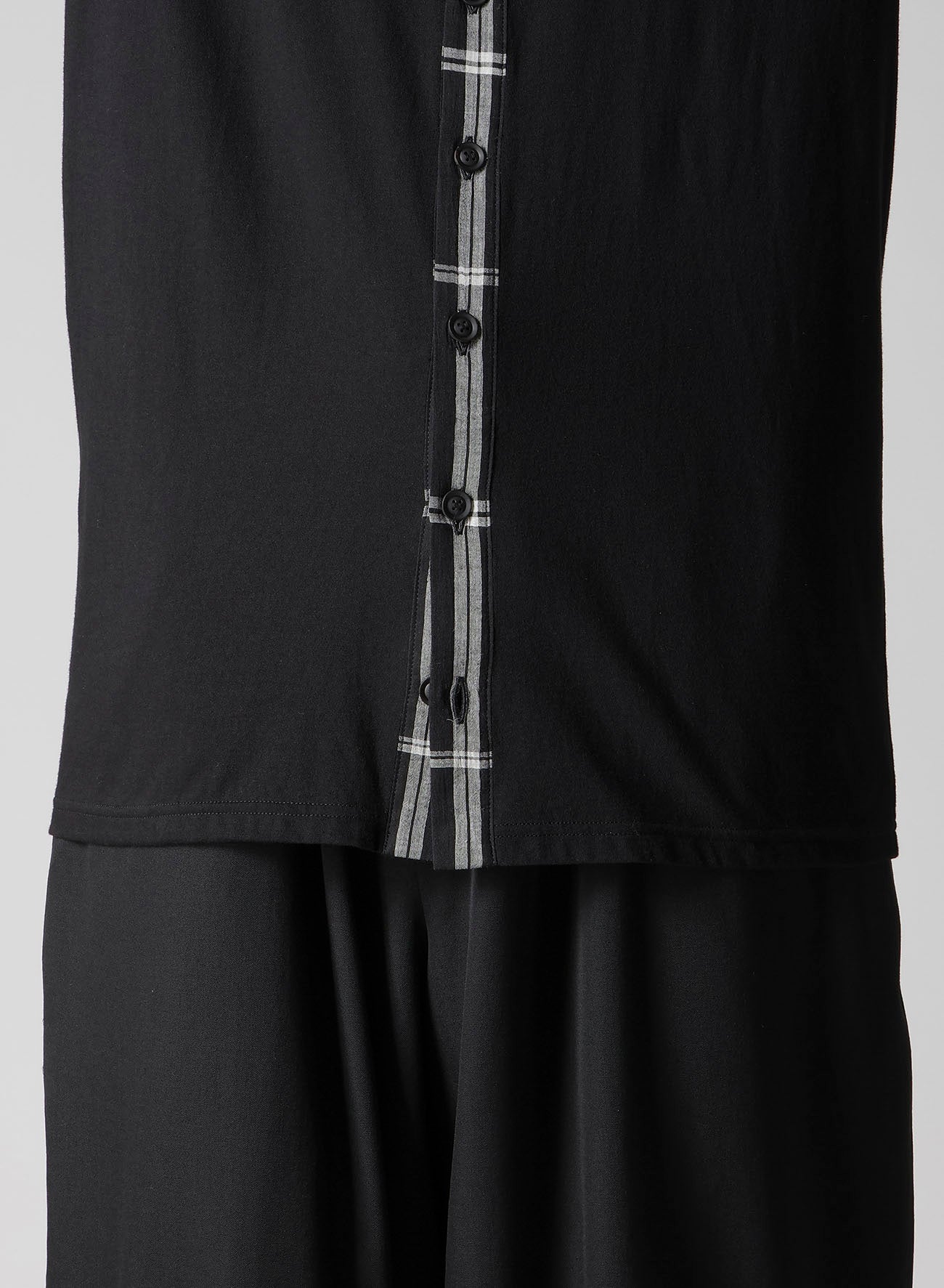 32/- COMBED PLAIN STITCH FRONT BUTTON SHORT SLV T