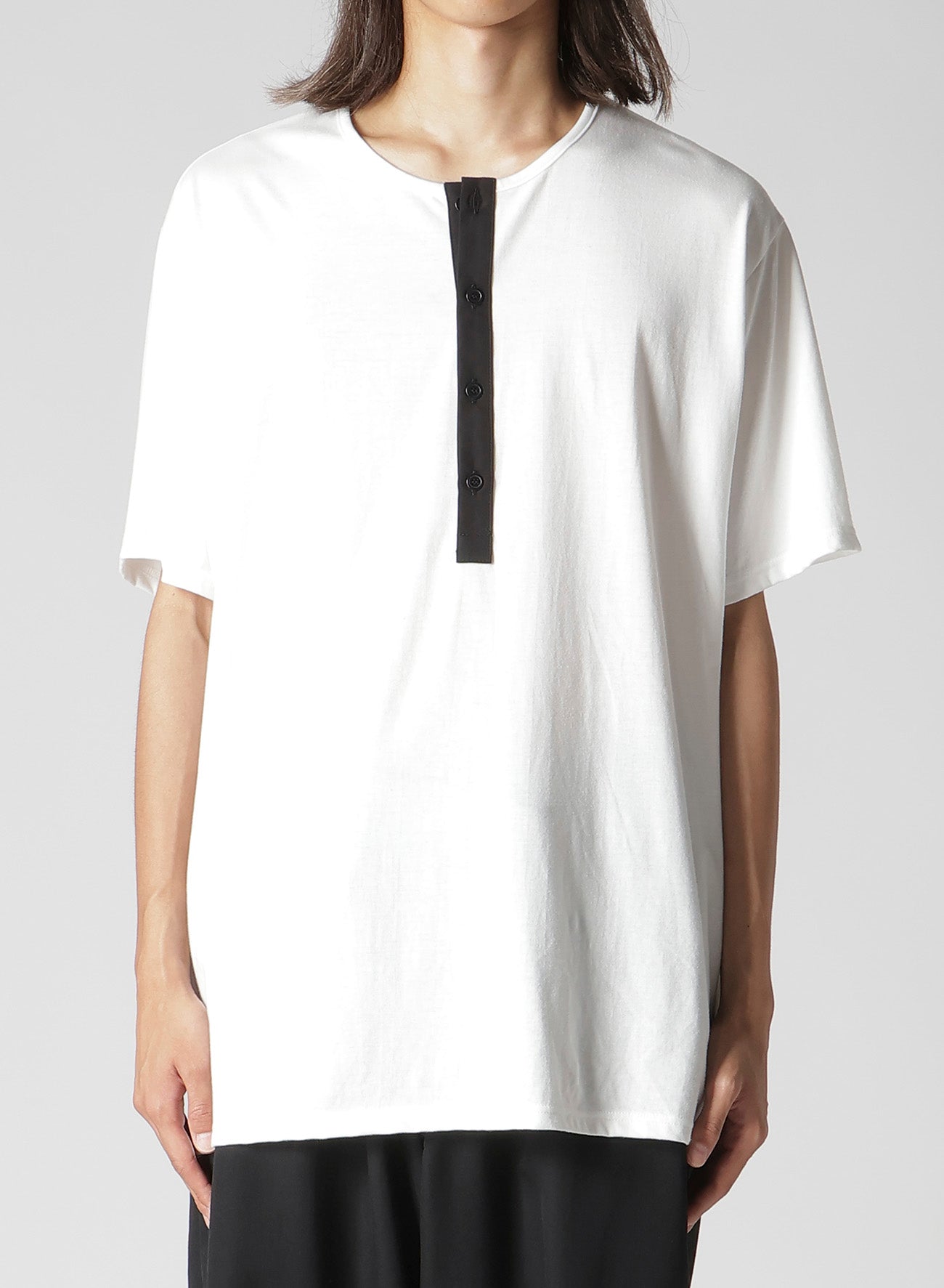 32/- COMBED PLAIN STITCH HENLEY NECK SHORT SLV T