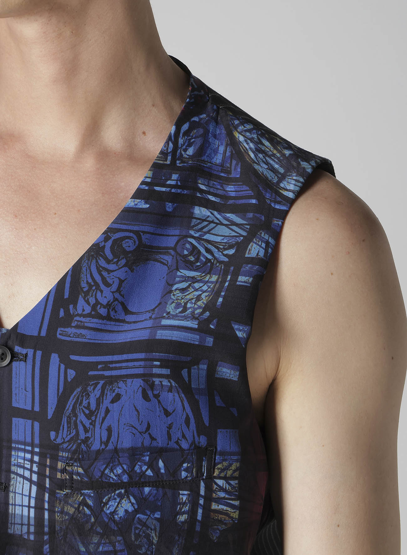 SEA MOTIF 5 BUTTONS VEST