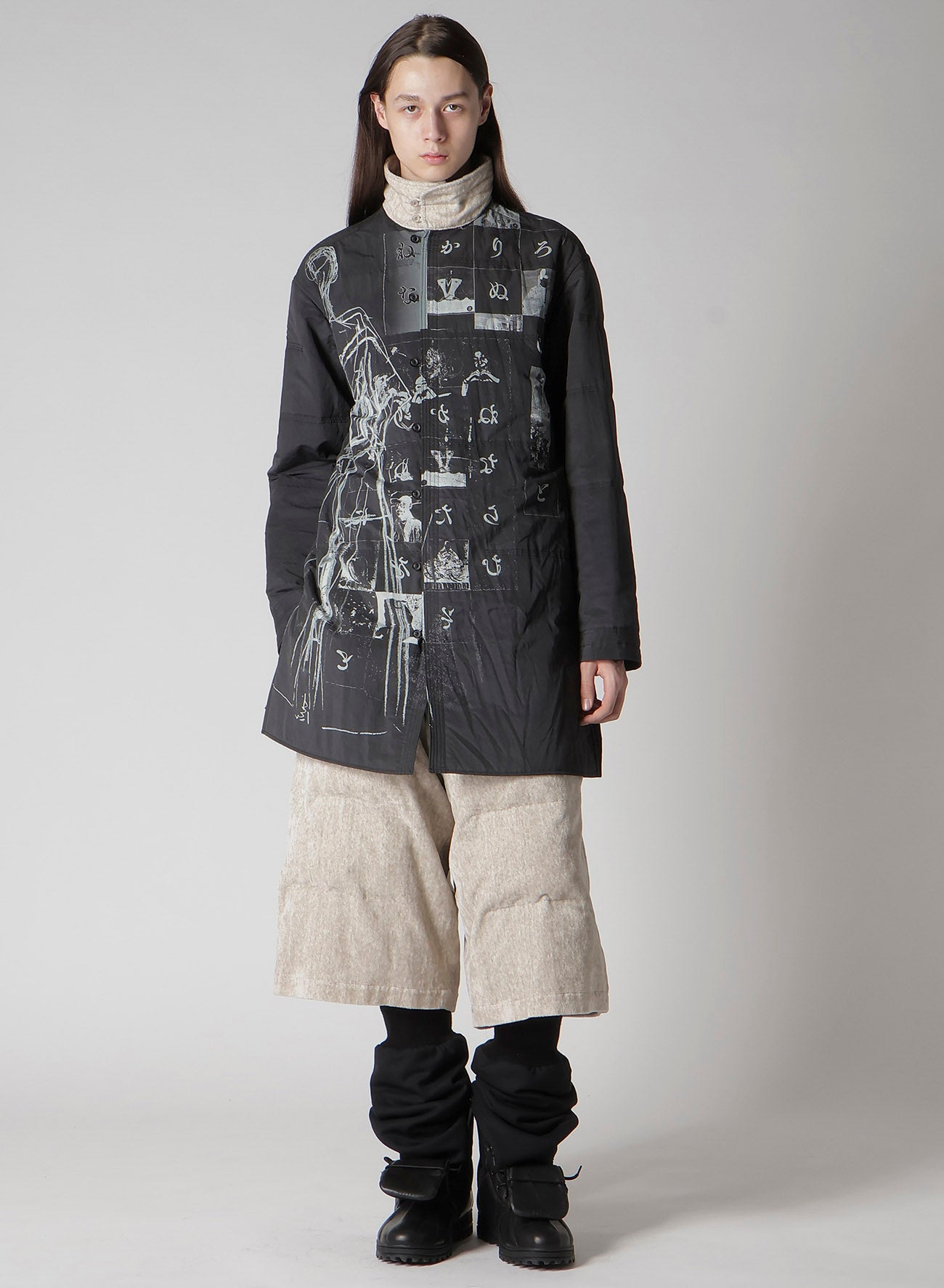 DESSIN MOTIF STANDCOLLAR PADDED BLOUSE