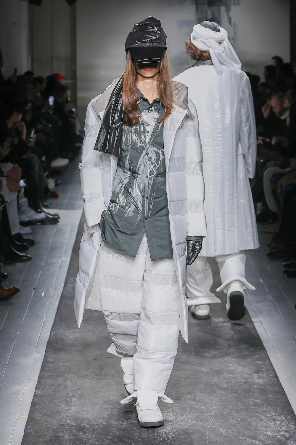 Y MESSAGE PRINTED PADDED BLOUSE