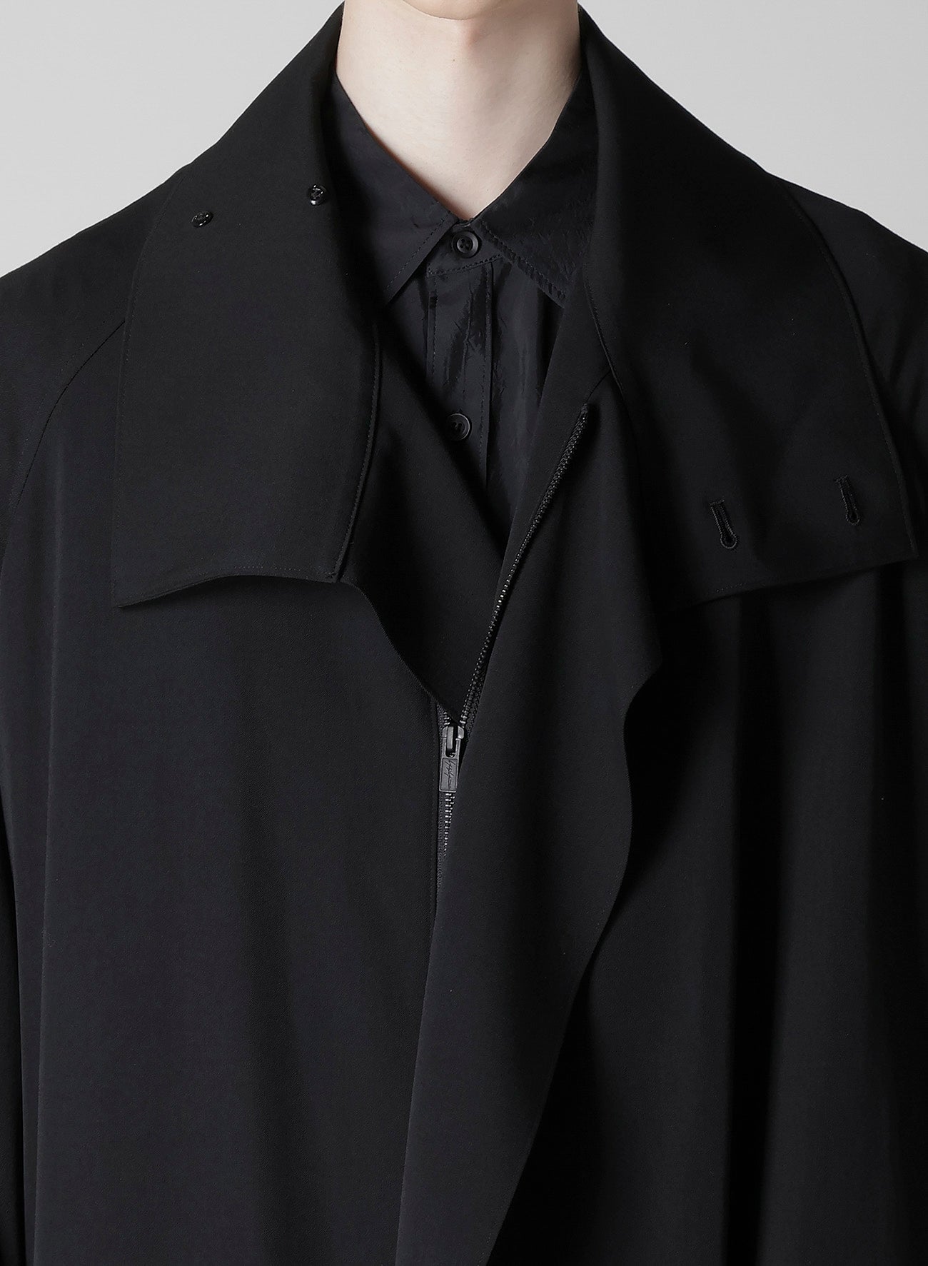 WOOL GABARDINE CROSS SHAPED ZIPPER COAT