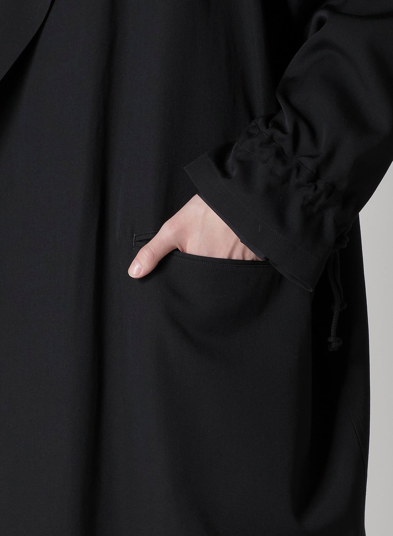 WOOL GABARDINE CROSS SHAPED ZIPPER COAT
