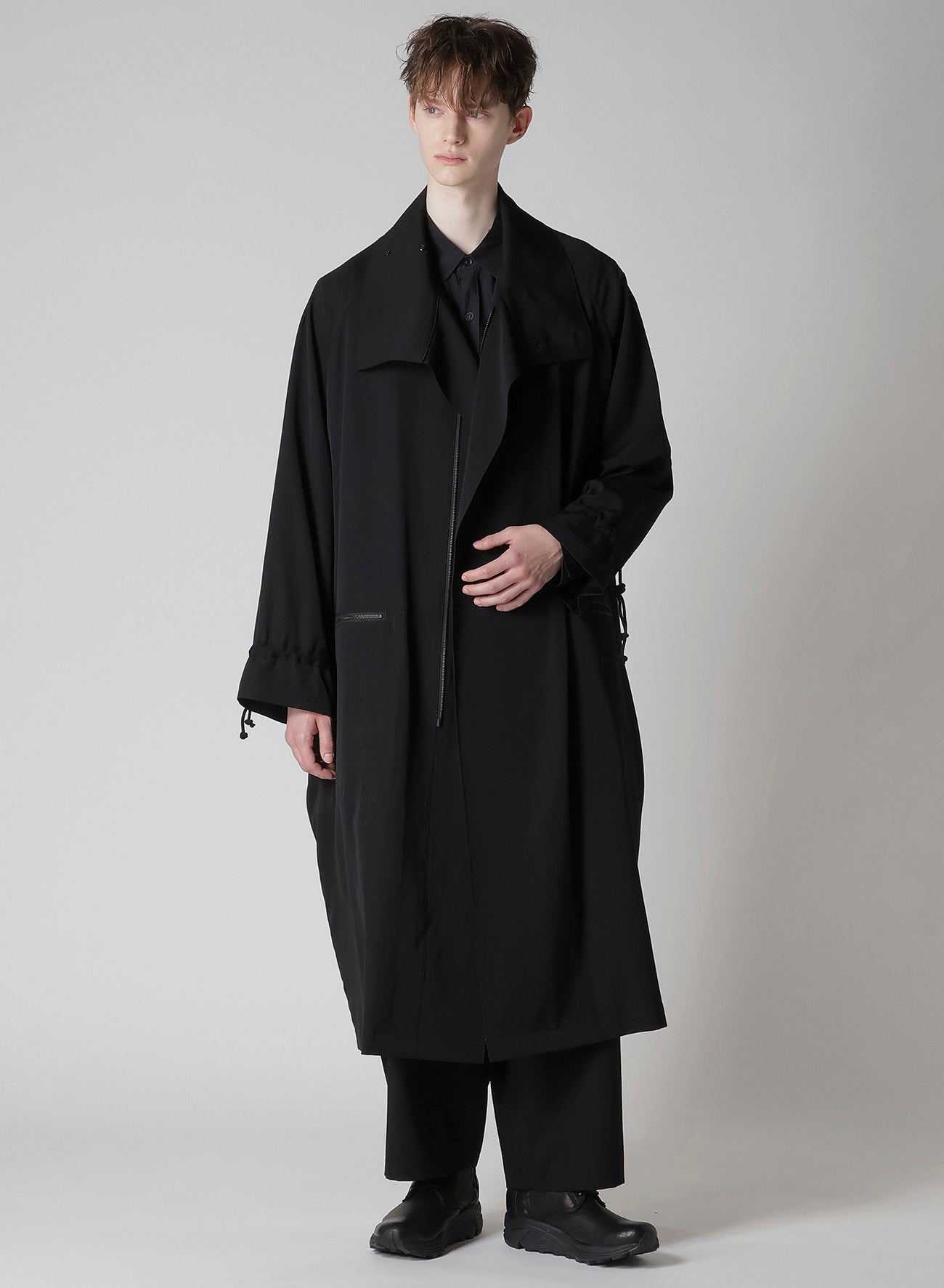 WOOL GABARDINE CROSS SHAPED ZIPPER COAT