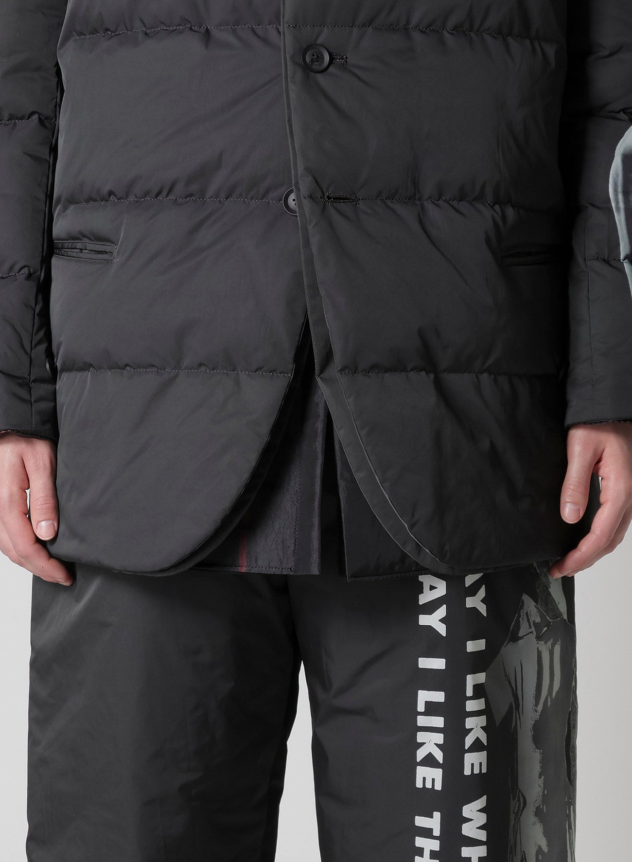 BACK PRINTED HORIZONTAL PADDED STAND JACKET