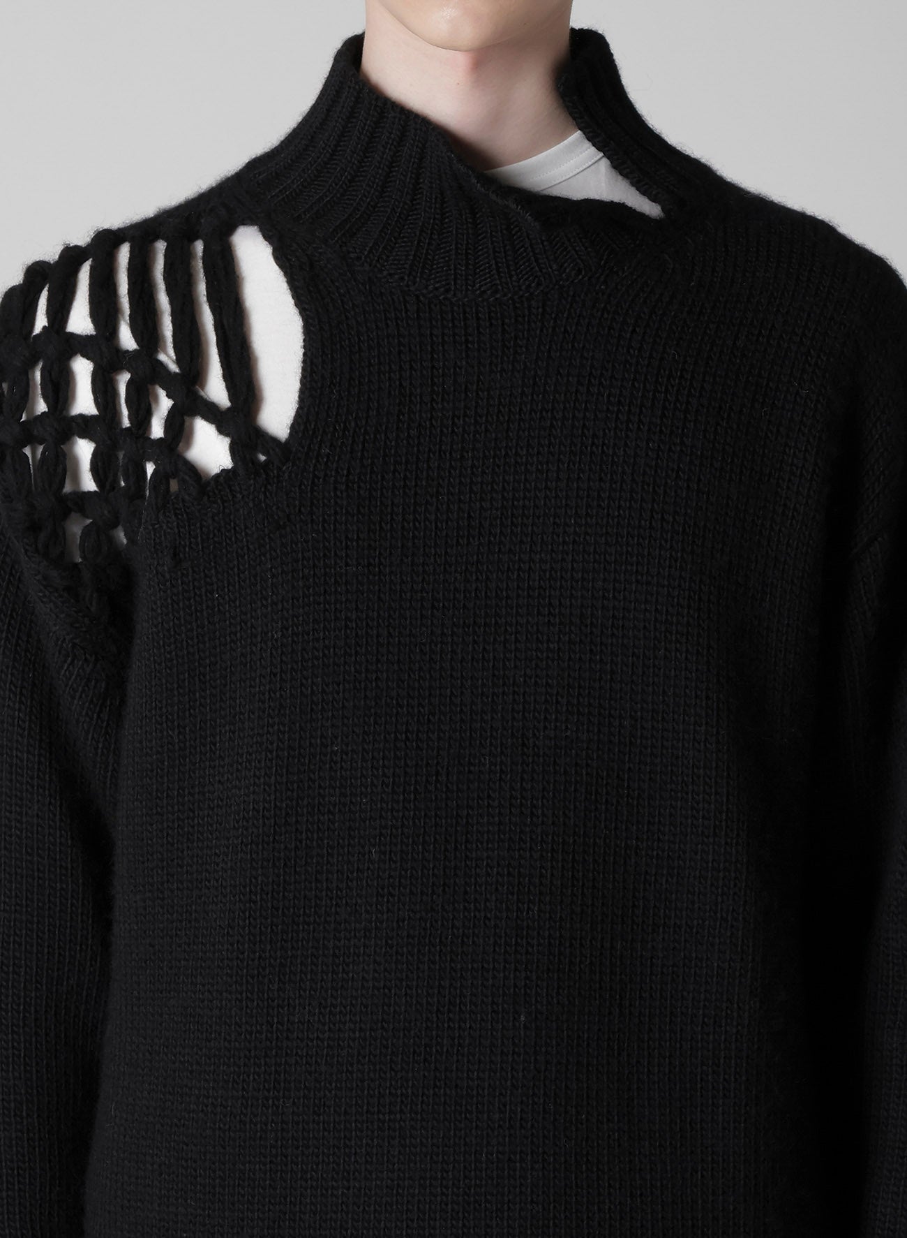 STITCHING MACRAME DETAIL HIGH NECK PO