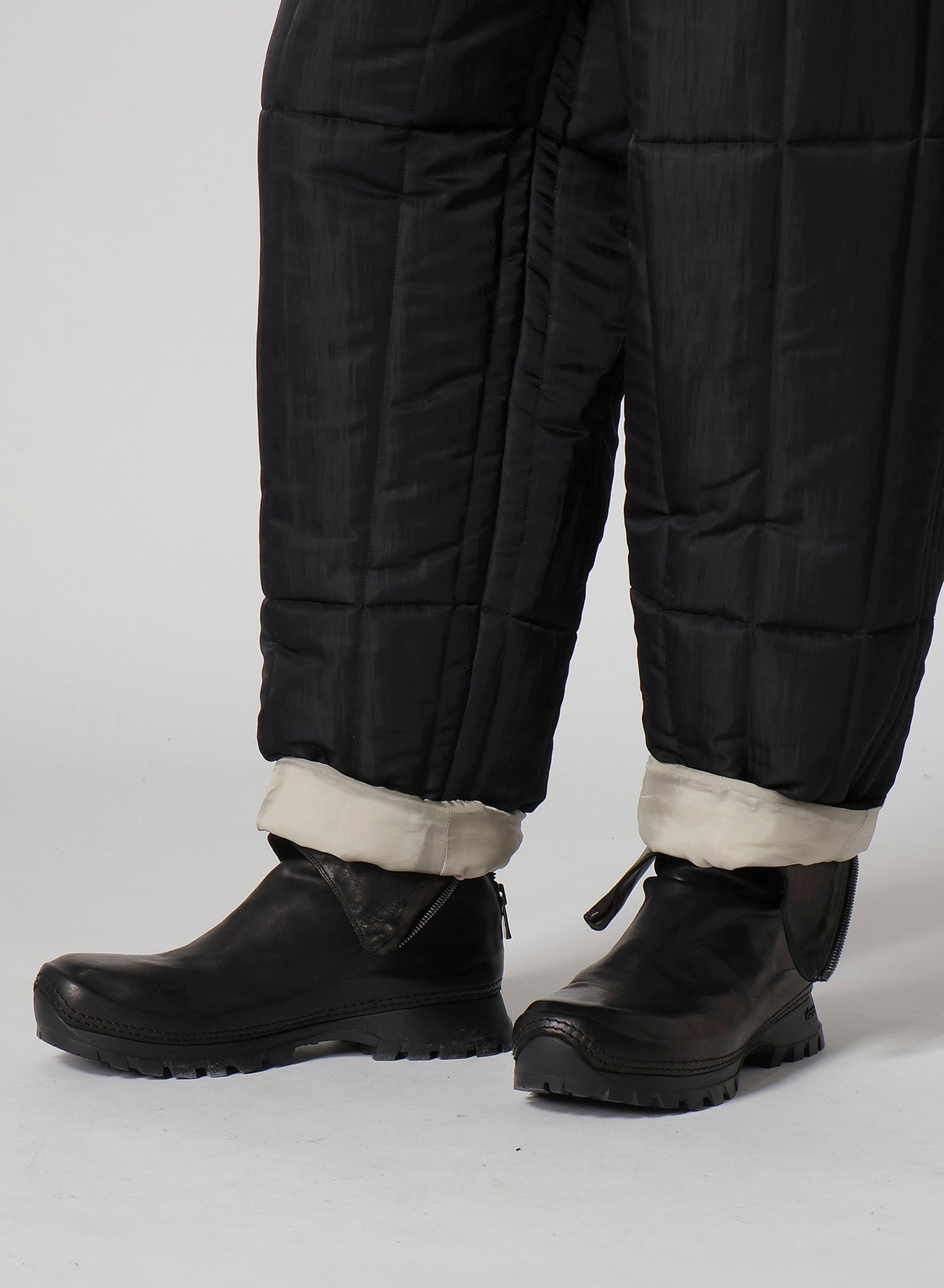 RAW LINEN VELVET LOOP BUTTON PANTS WITH LINER