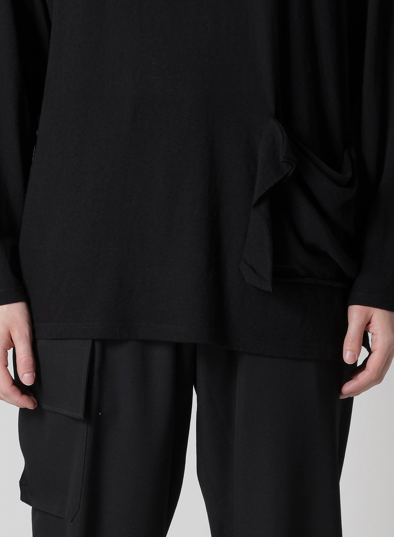 COTTON SILK NOIR GAUZE JERSEY POCKET DETAIL LONG SLV T