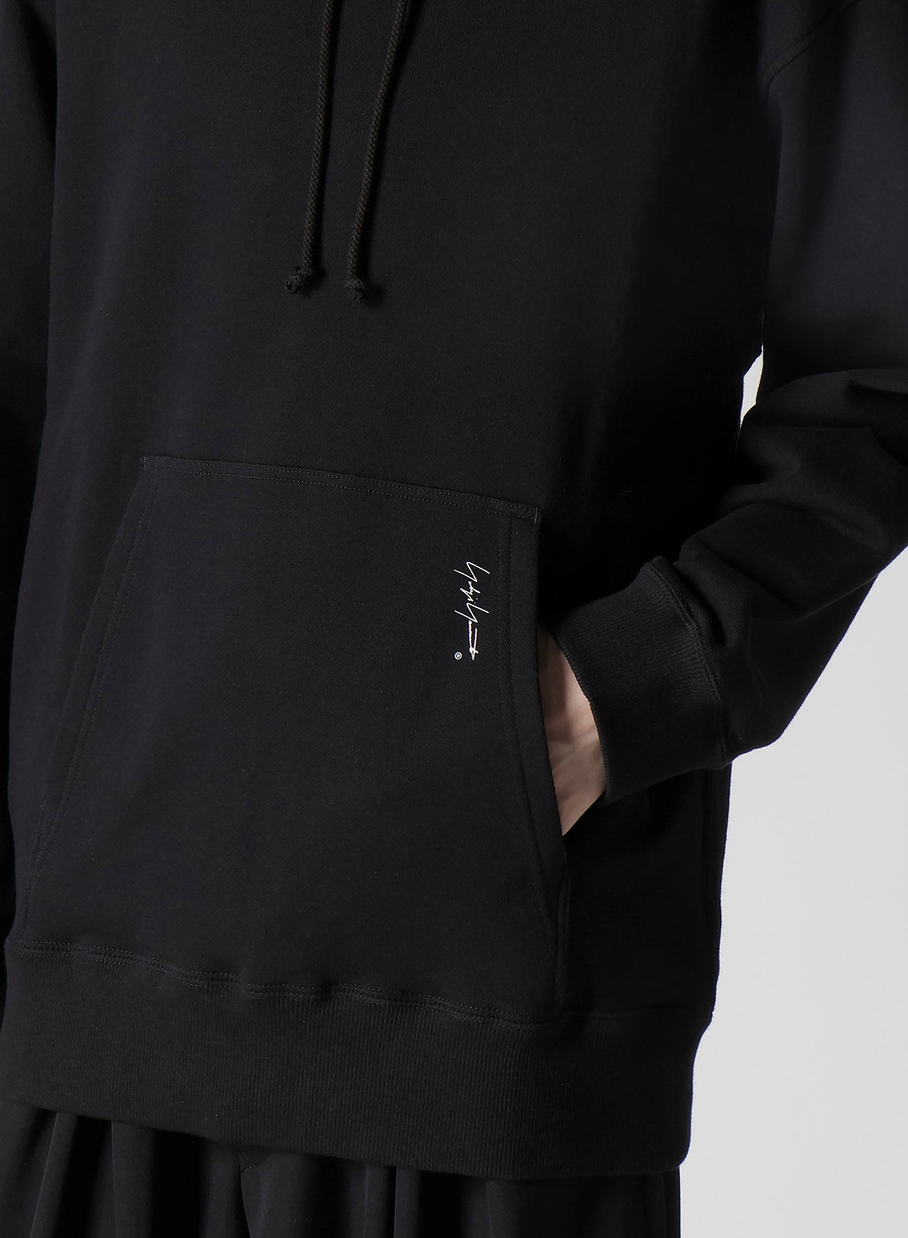 30/10 FLEECE POCKET SIGNATURE PRINT HOODIE