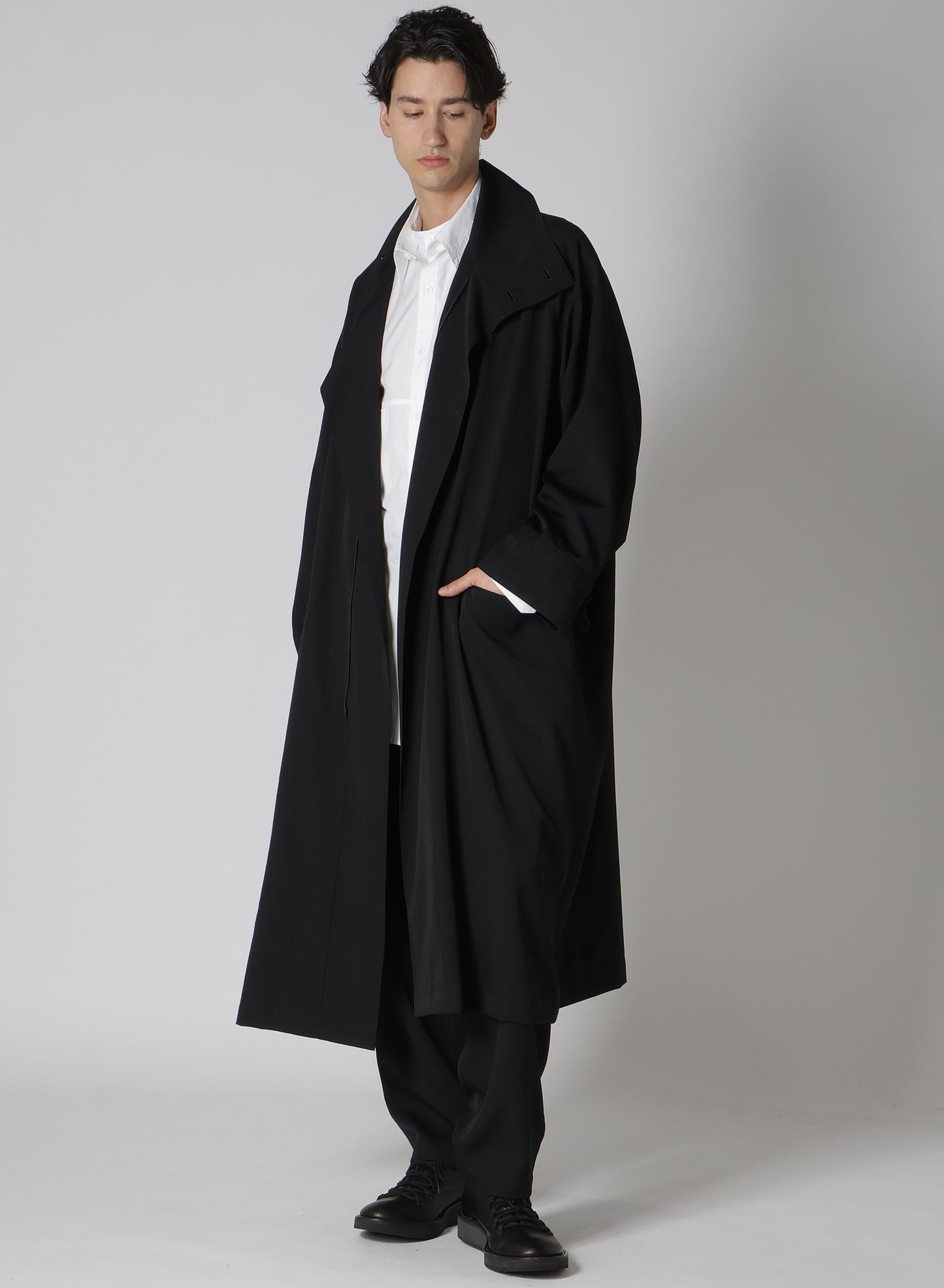 WOOL GABARDINE CROSS ZIPPER COAT