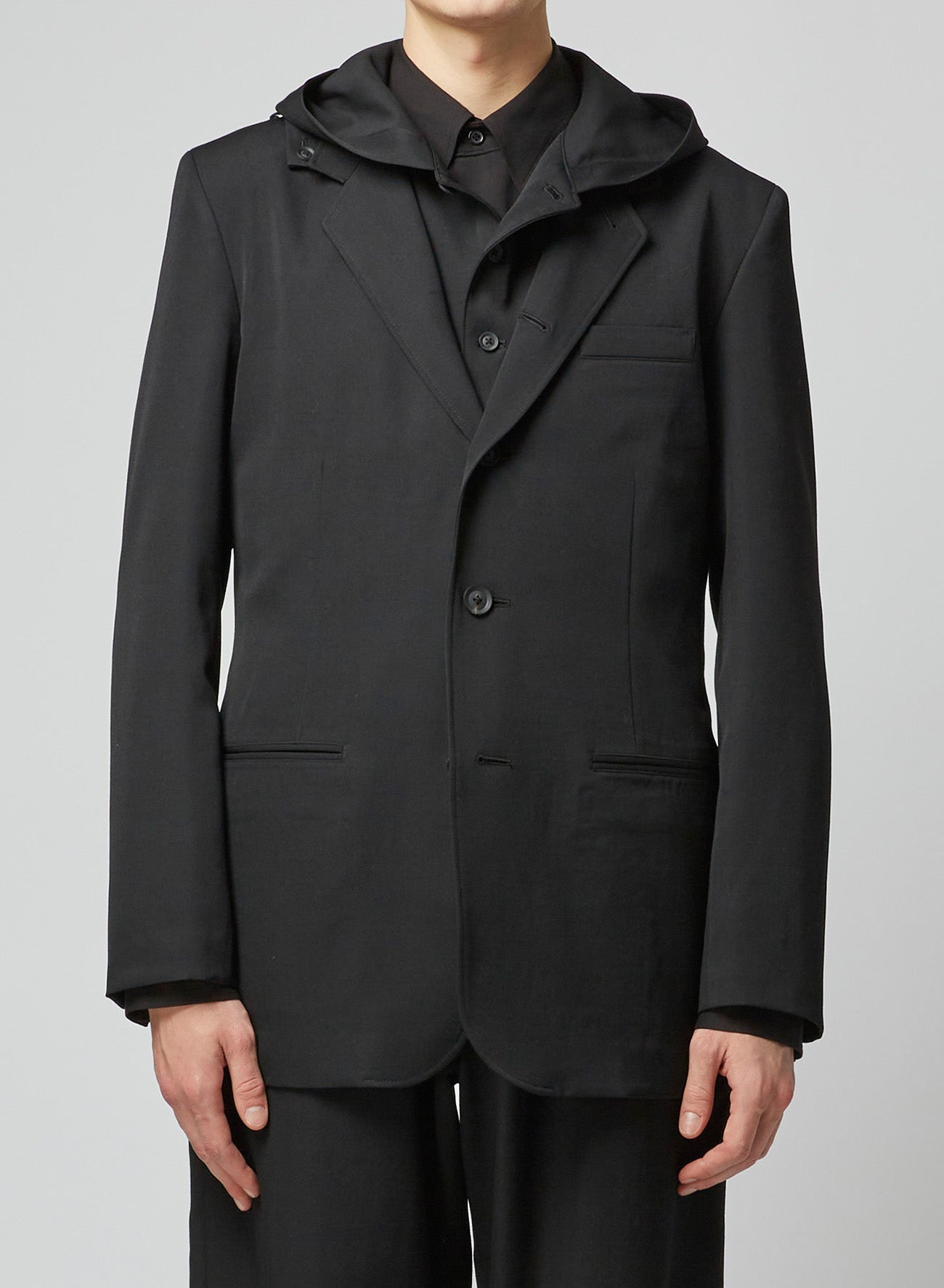 WOOL GABARDINE 5-BUTTON JACKET WITH SHOULDER TAB DETAIL