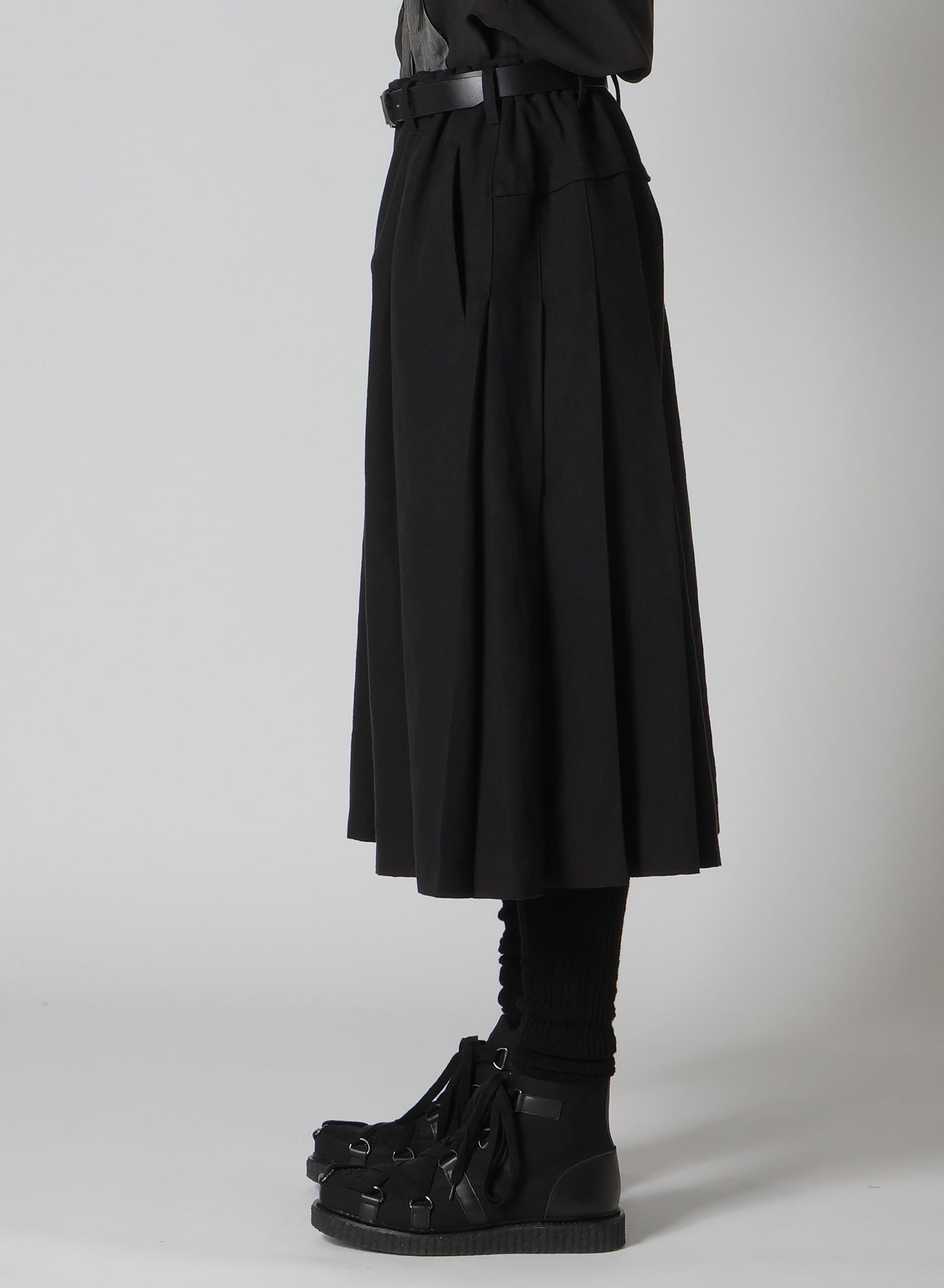 C/F/W OX PLEATS HALF PANTS