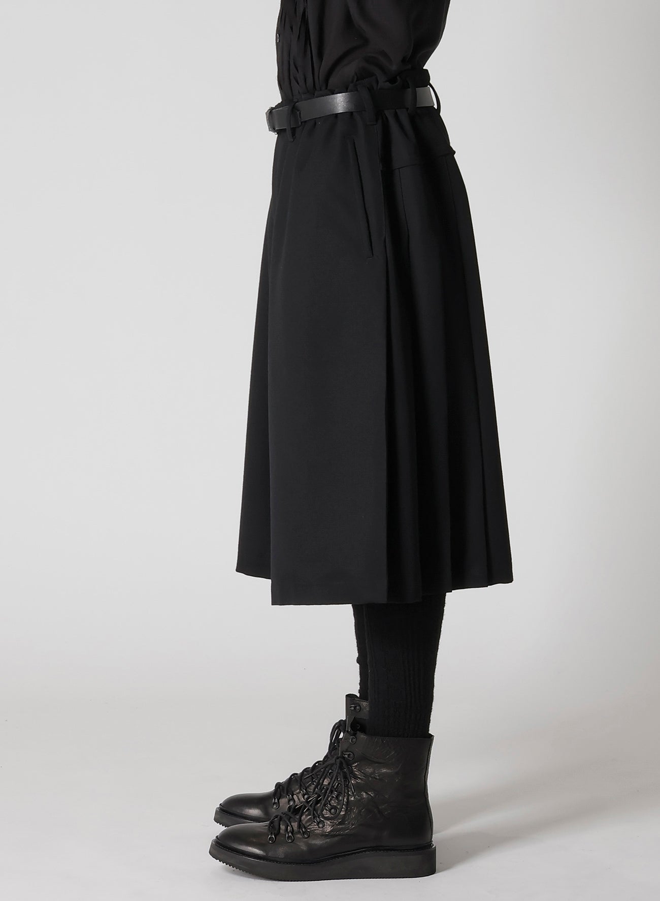 【Launching 10:00(JST) October 16】ARMY GABARDINE PLEATS HALF PANTS