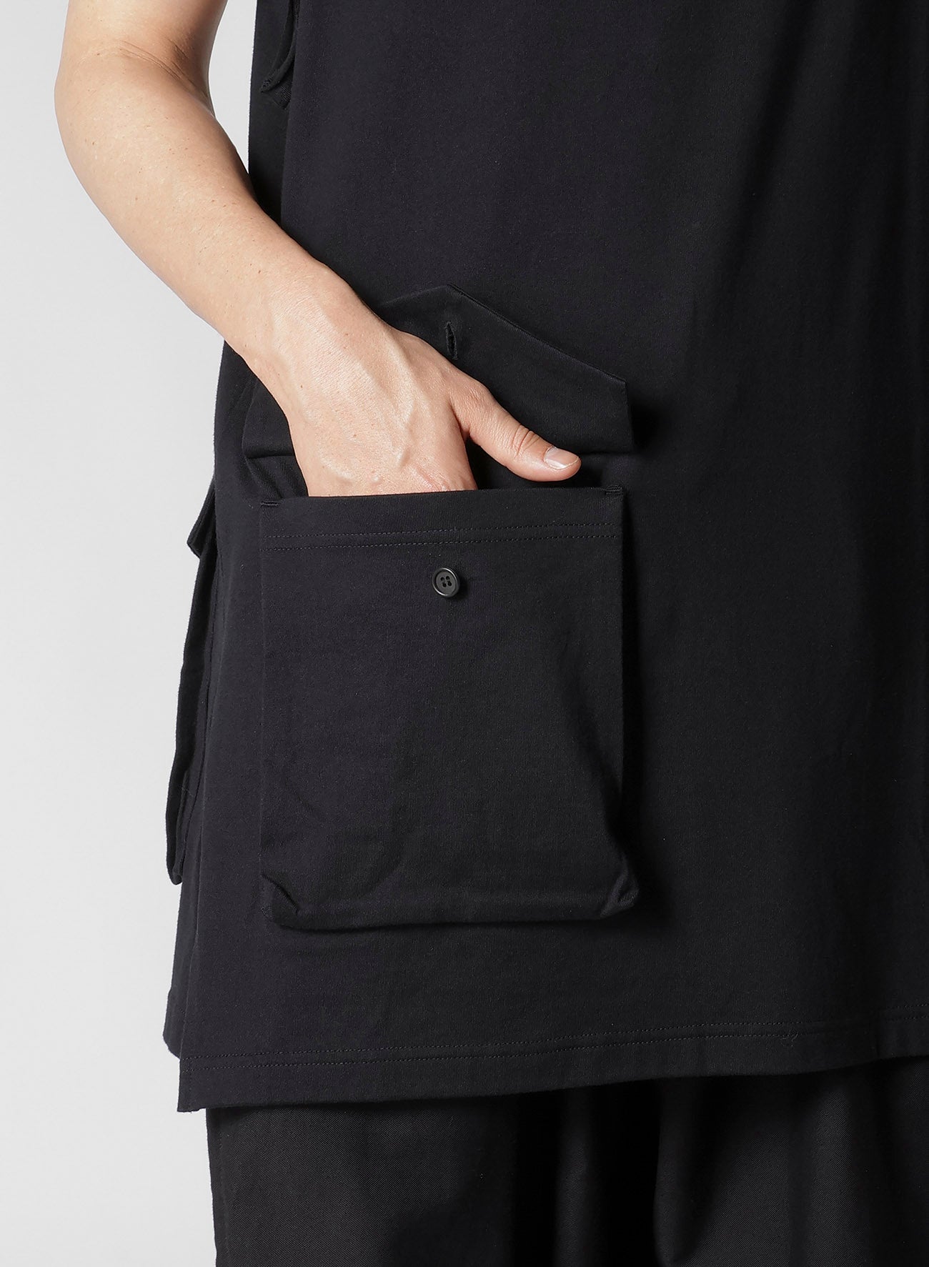 REGULATION JERSEY RELAXED FIT VEST