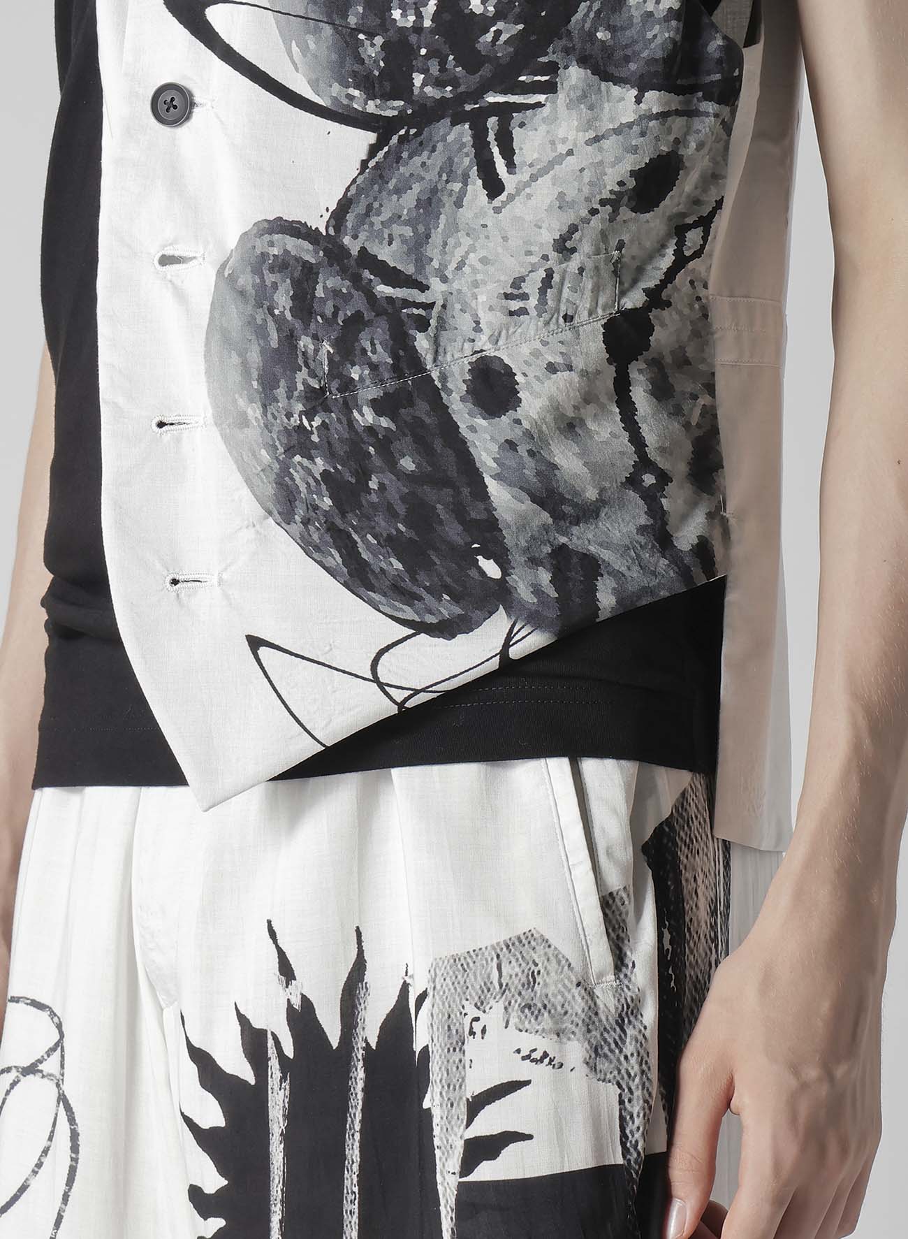 CLOCK PRINT ASYMMETRY VEST