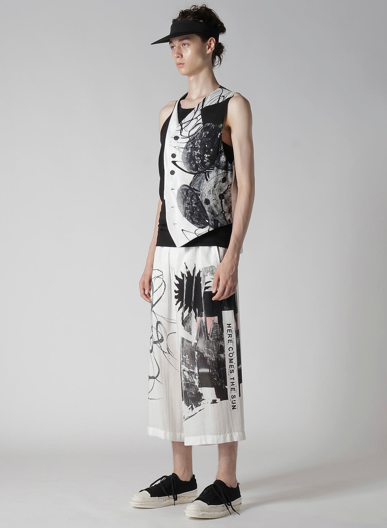 CLOCK PRINT ASYMMETRY VEST