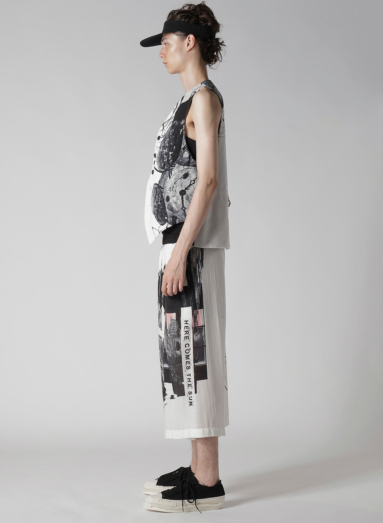 CLOCK PRINT ASYMMETRY VEST