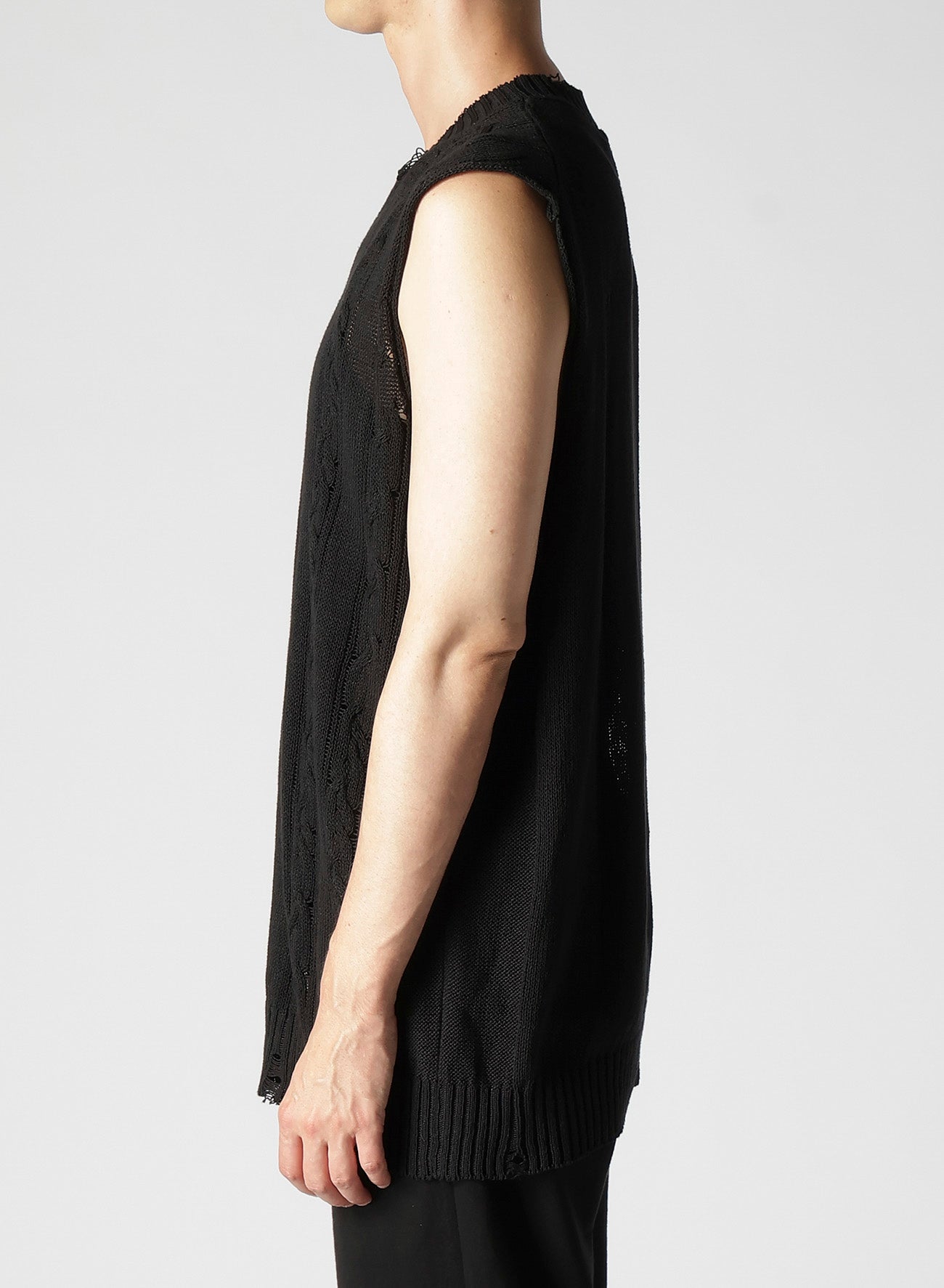 DAMAGE PROCESSED JERSEY CABLE KNIT VEST