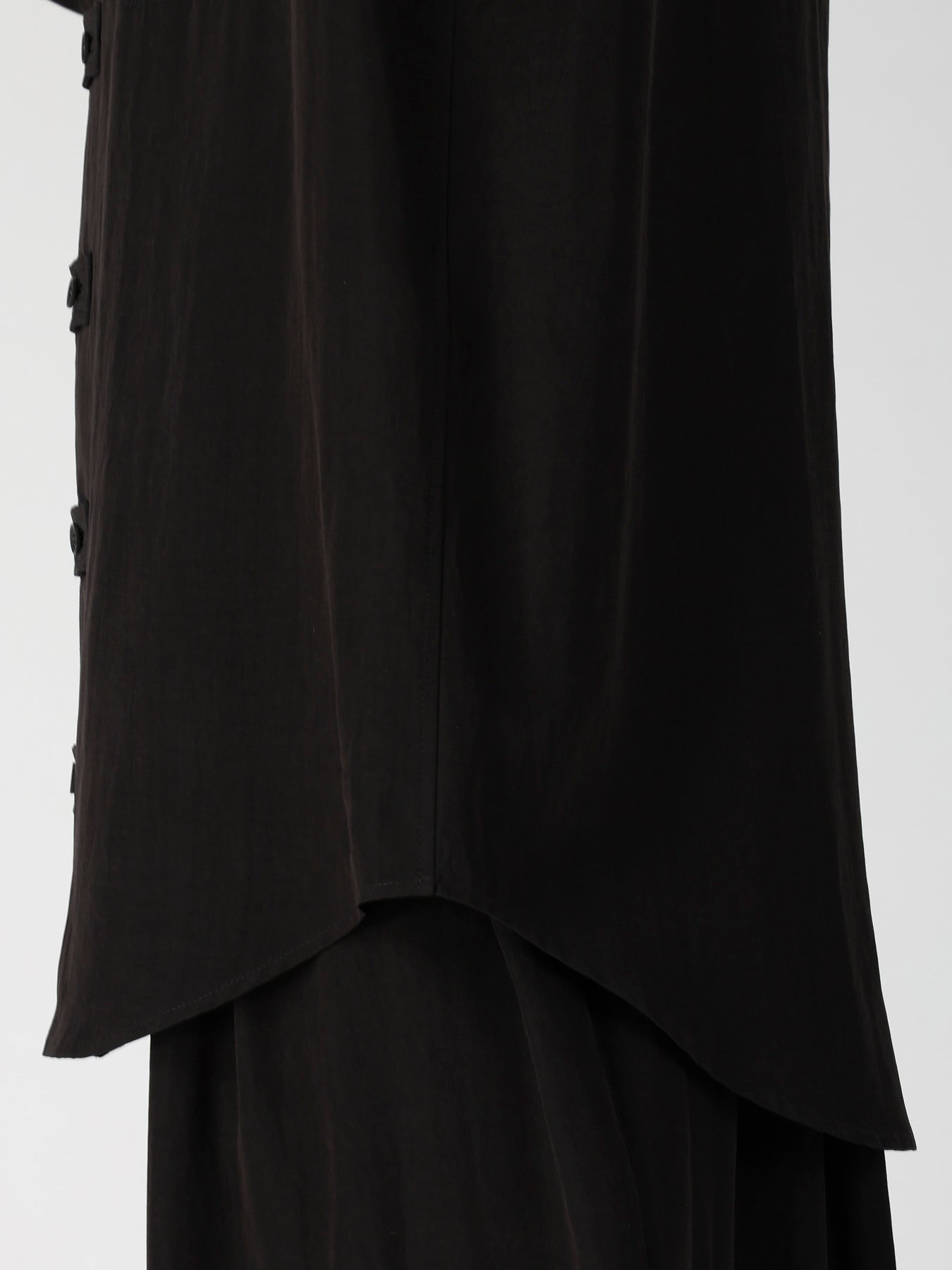 TA SLUB DE CHINE FRONT TAB SHIRT