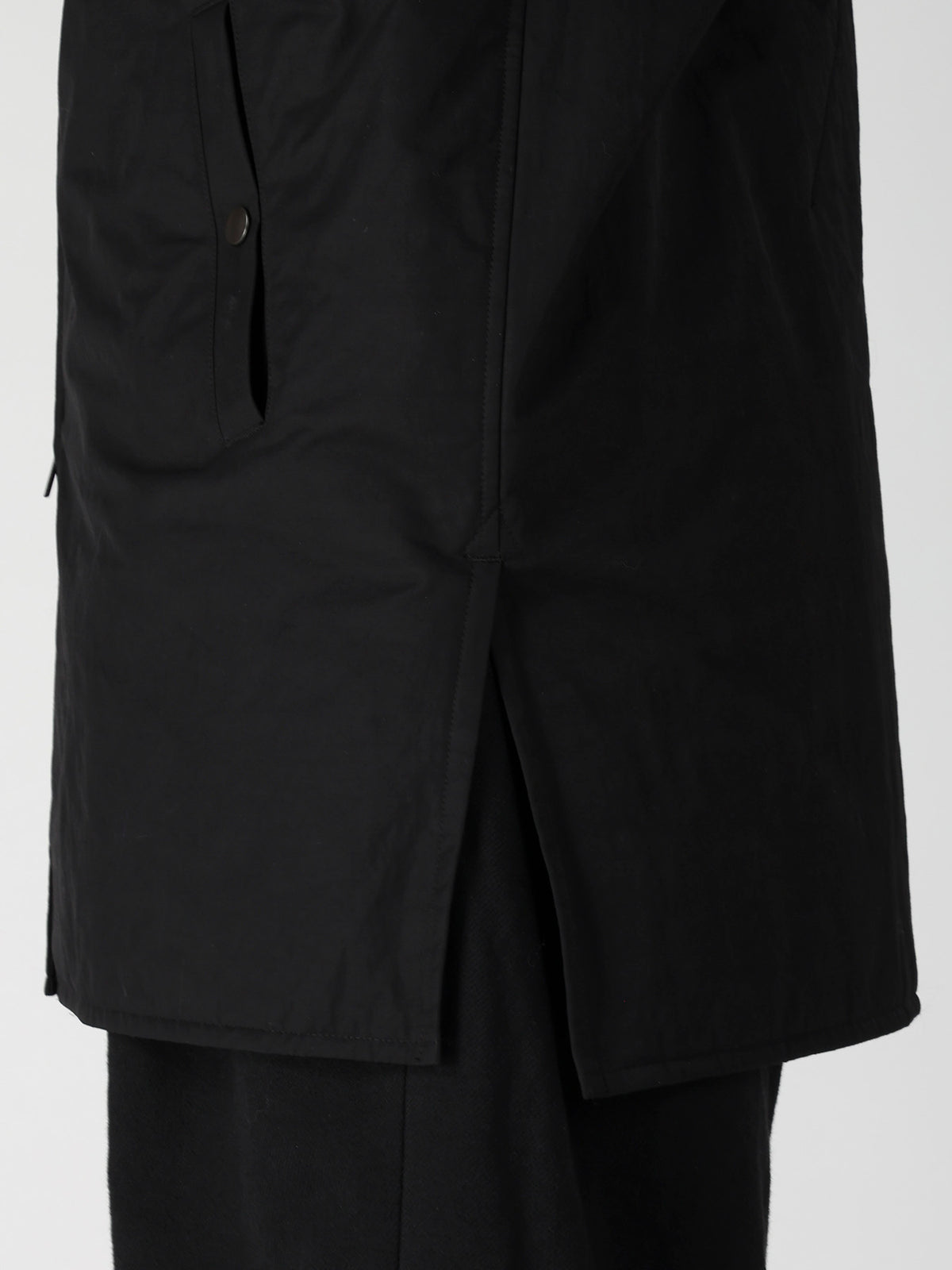 NY SPUN GABARDINE BLACK PADDED ZIP DOT BUTTON BLOUSE