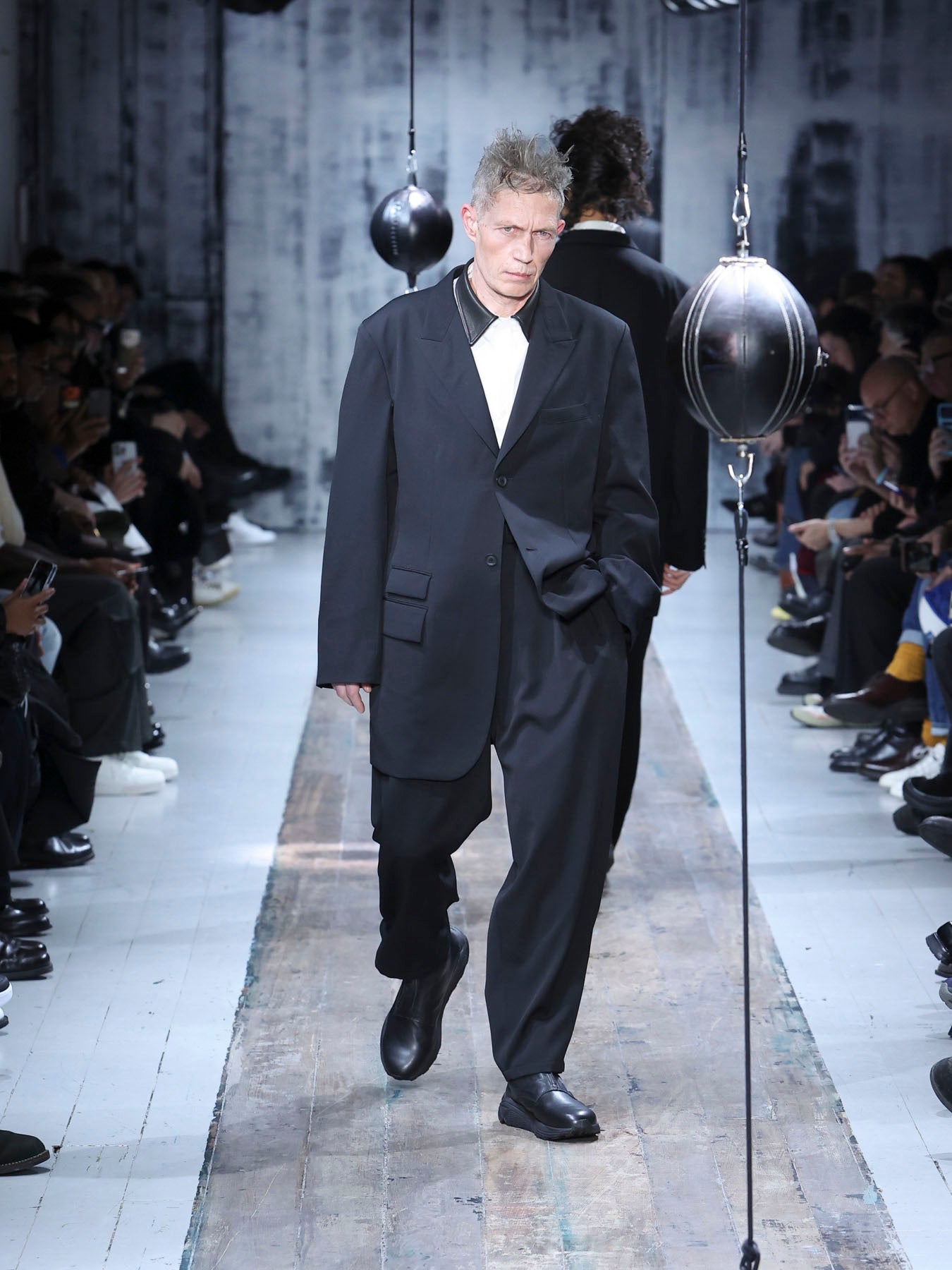 HACHYARDS ホワイトシャツLハチヤーズ COTTON BROAD LETHER DETAIL SHIRT – THE SHOP YOHJI YAMAMOTO