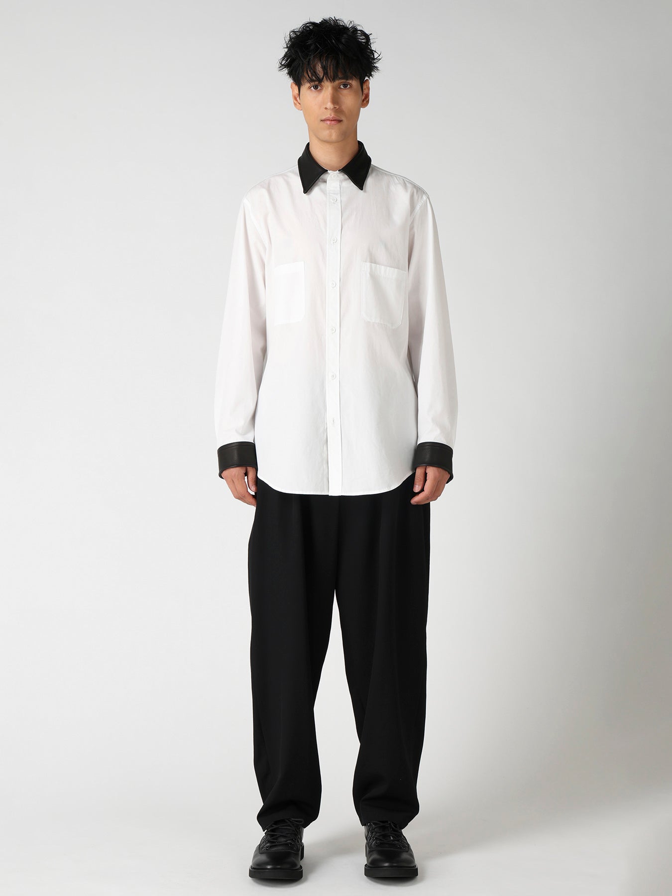 COTTON BROAD LETHER DETAIL SHIRT