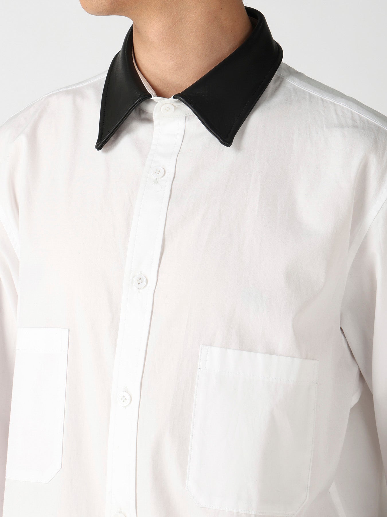 COTTON BROAD LETHER DETAIL SHIRT