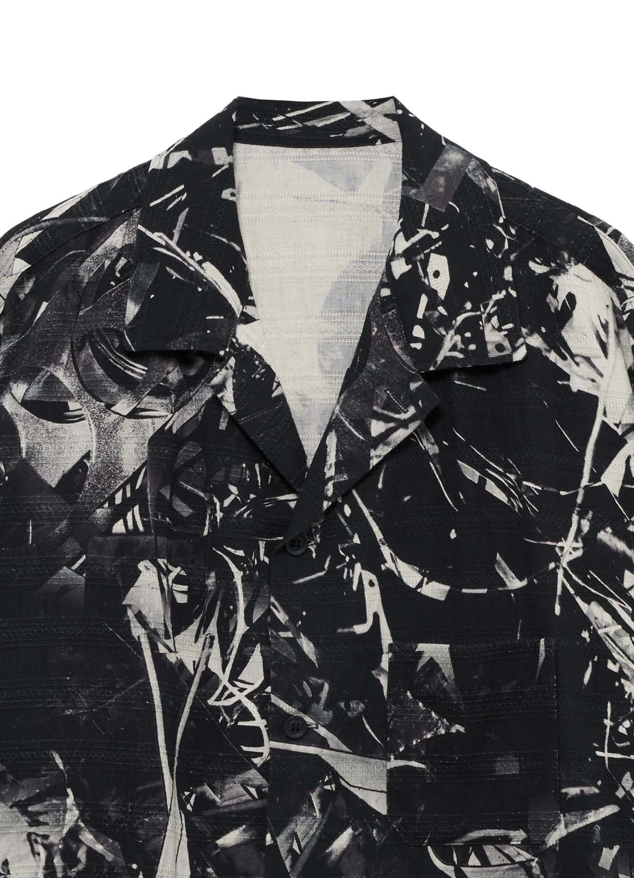 MONOCHROME SCRAP PATTERN PRINTED OPEN COLLAR BLOUSE
