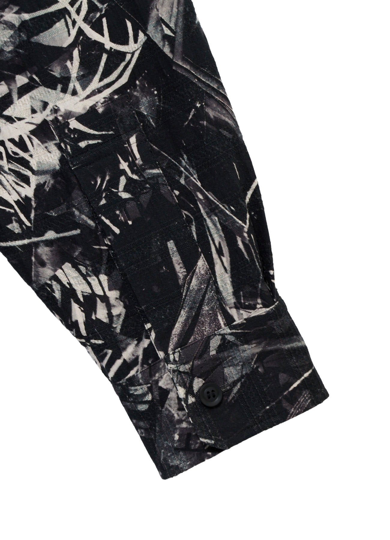 MONOCHROME SCRAP PATTERN PRINTED OPEN COLLAR BLOUSE