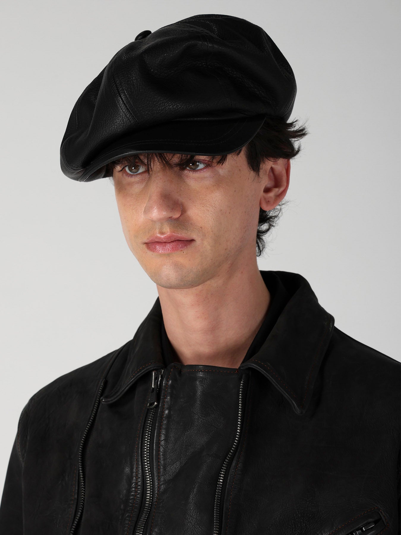 FURNITURE LEATHER CASQUETTE