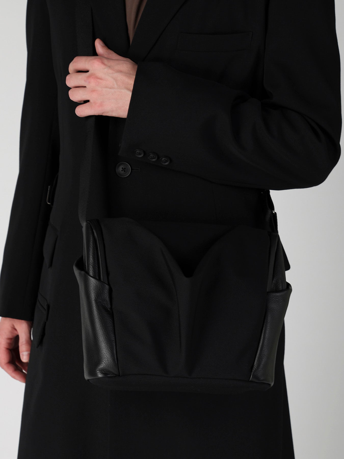 GB/LEA/NY-B DRAPE SACOCHE – THE SHOP YOHJI YAMAMOTO