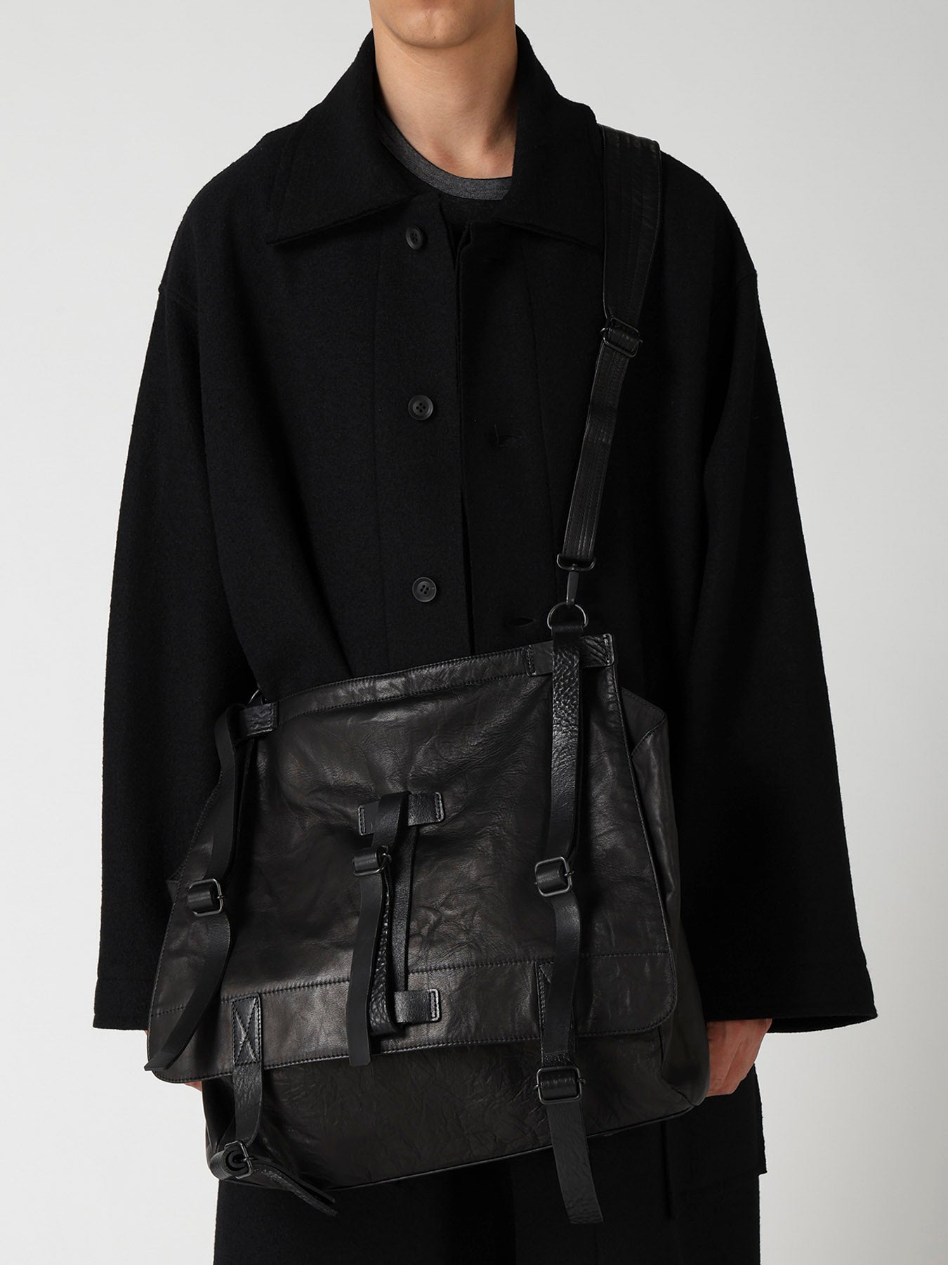 SHRINKED HORSE LEATHER MILITARY SHOULDER BAG