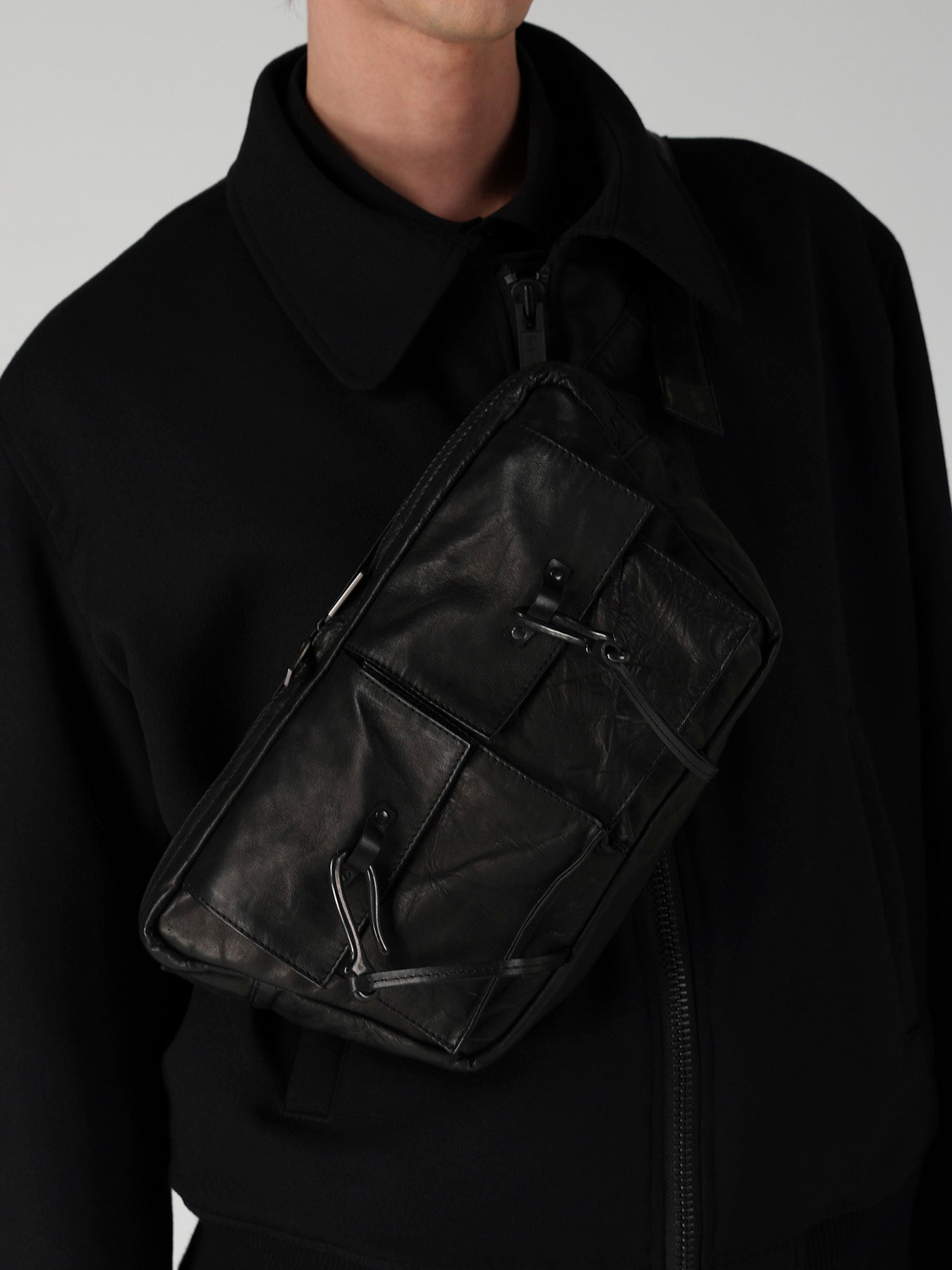 SHRINKED HORSE LEATHER MILITARY BODY BAG