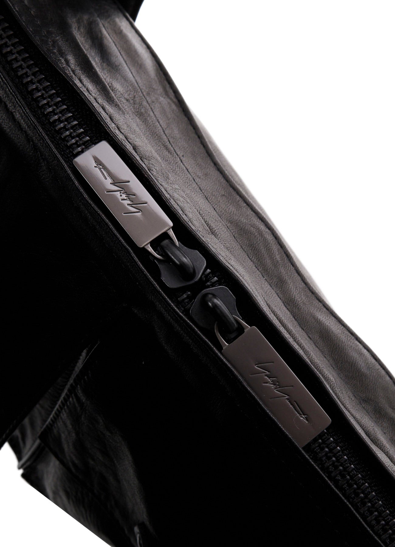 SHRINKED HORSE LEATHER MILITARY BODY BAG