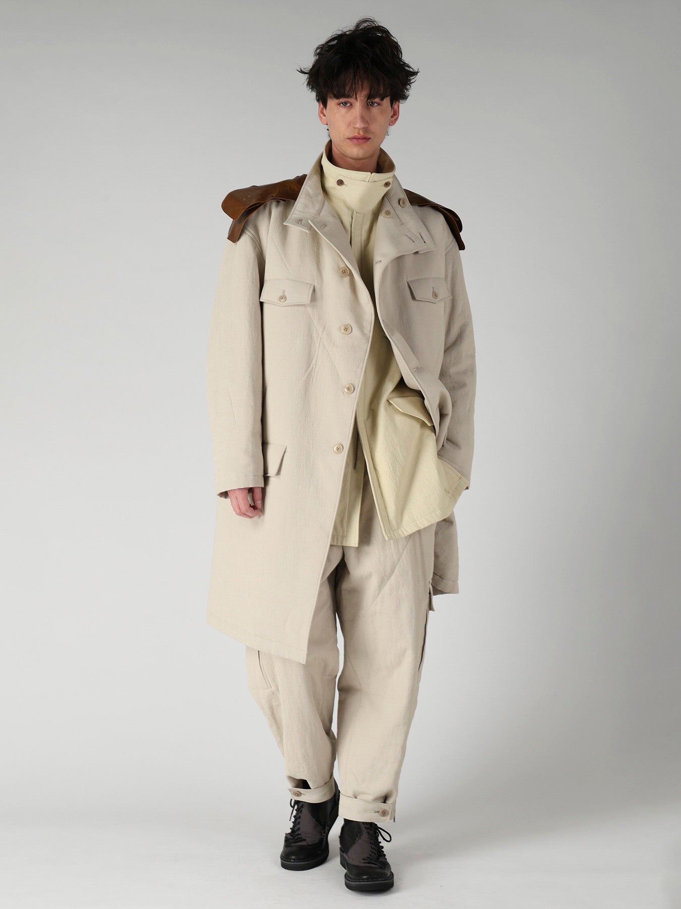 C M WHITE PIGMENT PADDED STAND COLLAR JACKET