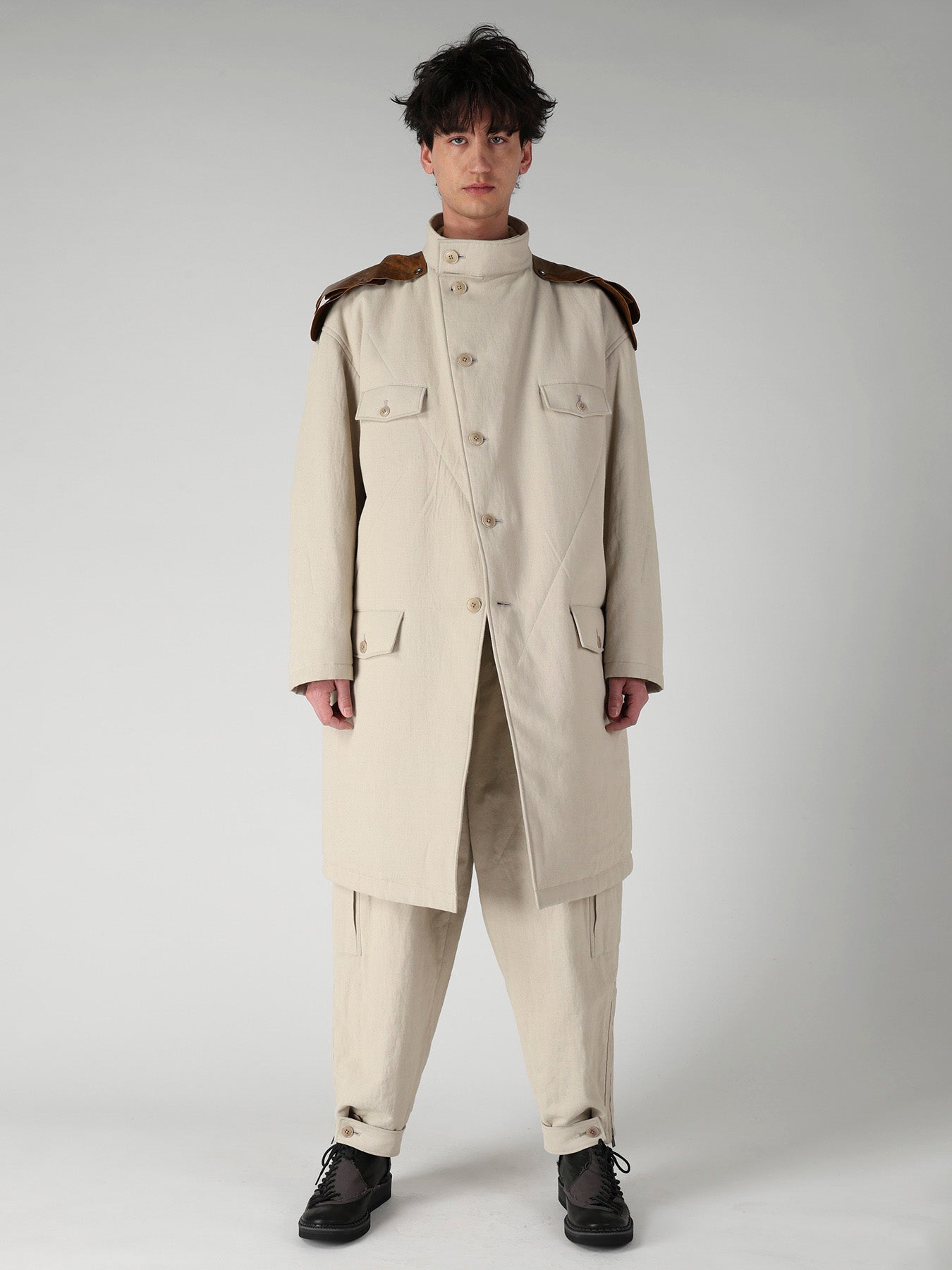 C M WHITE PIGMENT PADDED STAND COLLAR JACKET