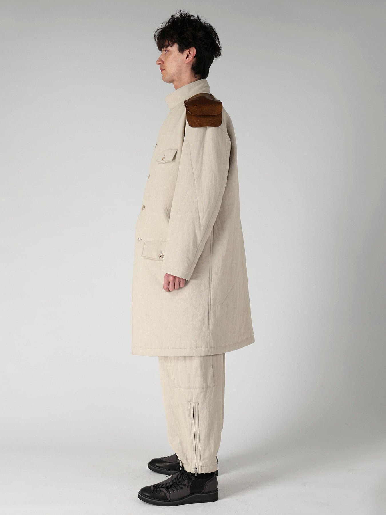 C M WHITE PIGMENT PADDED STAND COLLAR JACKET