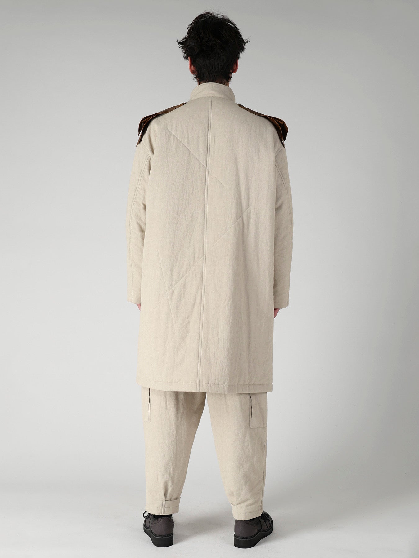 C M WHITE PIGMENT PADDED STAND COLLAR JACKET