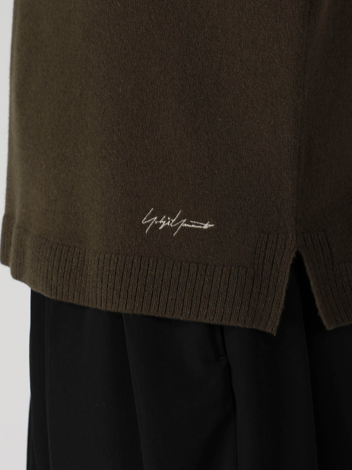 SINGLE JERSEY SIGNATURE EMBROIDERED KNIT