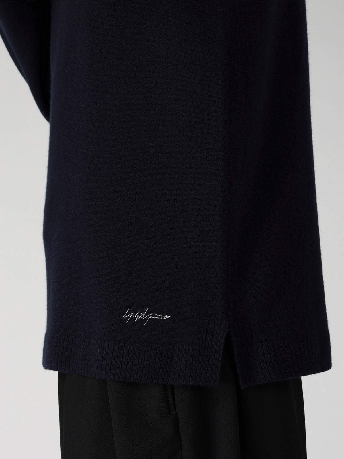SINGLE JERSEY SIGNATURE EMBROIDERED KNIT