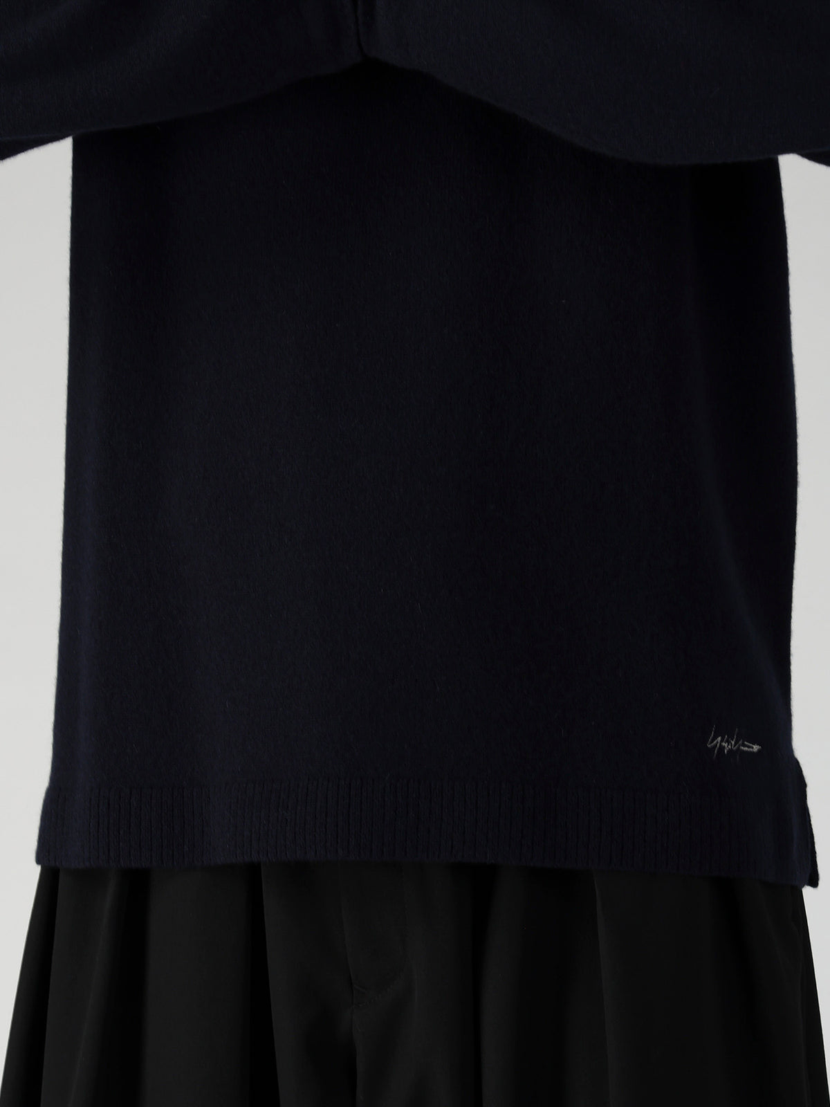 SINGLE JERSEY SIGNATURE EMBROIDERED KNIT