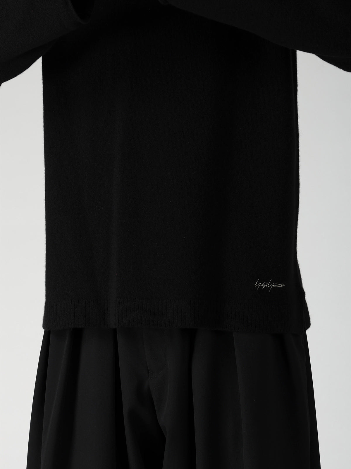 SINGLE JERSEY SIGNATURE EMBROIDERED KNIT