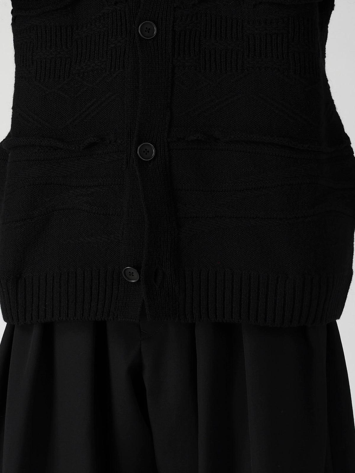 5G 1PLY RELIEF KNIT V NECK CARDIGAN