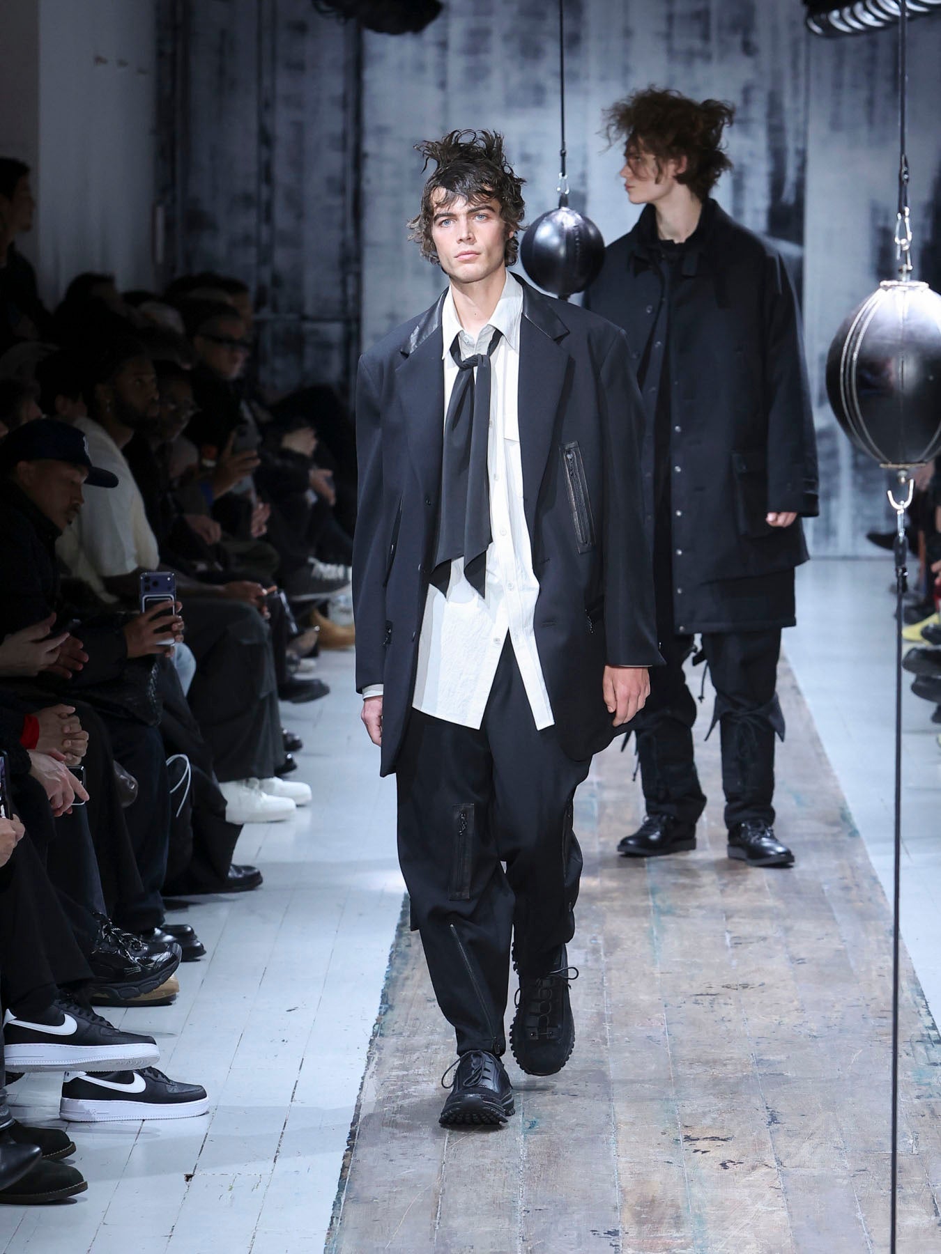20MOMME DE CHINE SUEDE TUMBLER SCARF – THE SHOP YOHJI YAMAMOTO